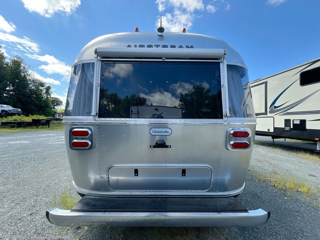 New 2025 Airstream Globetrotter 25FB Queen available in Latham, New York