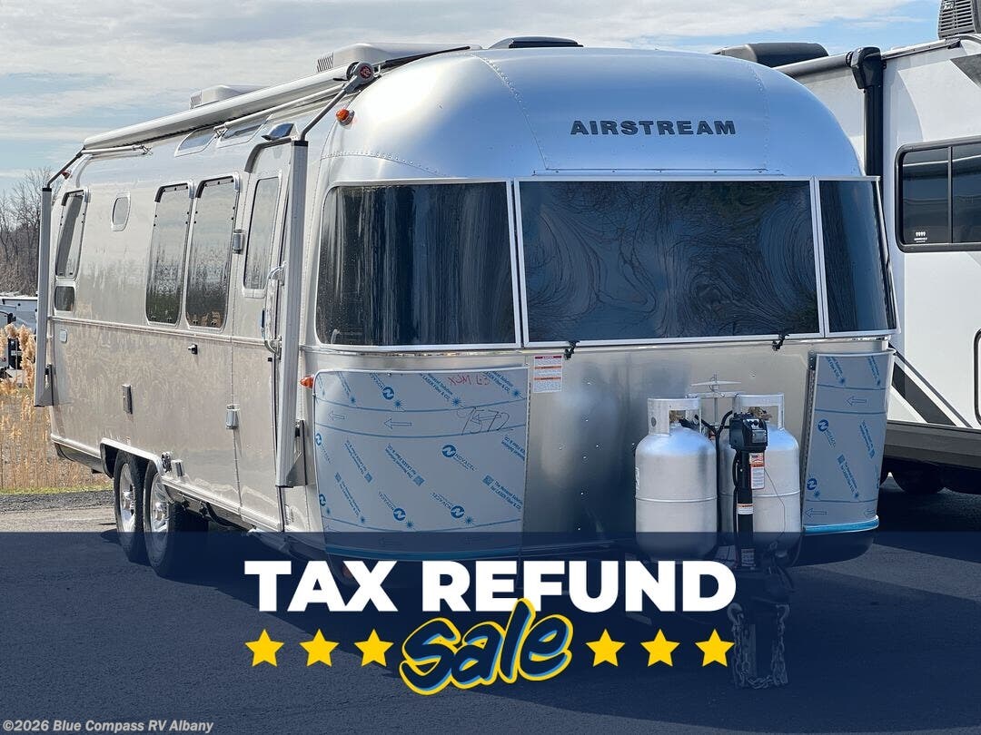 New 2026 Airstream Classic 28RB available in Latham, New York