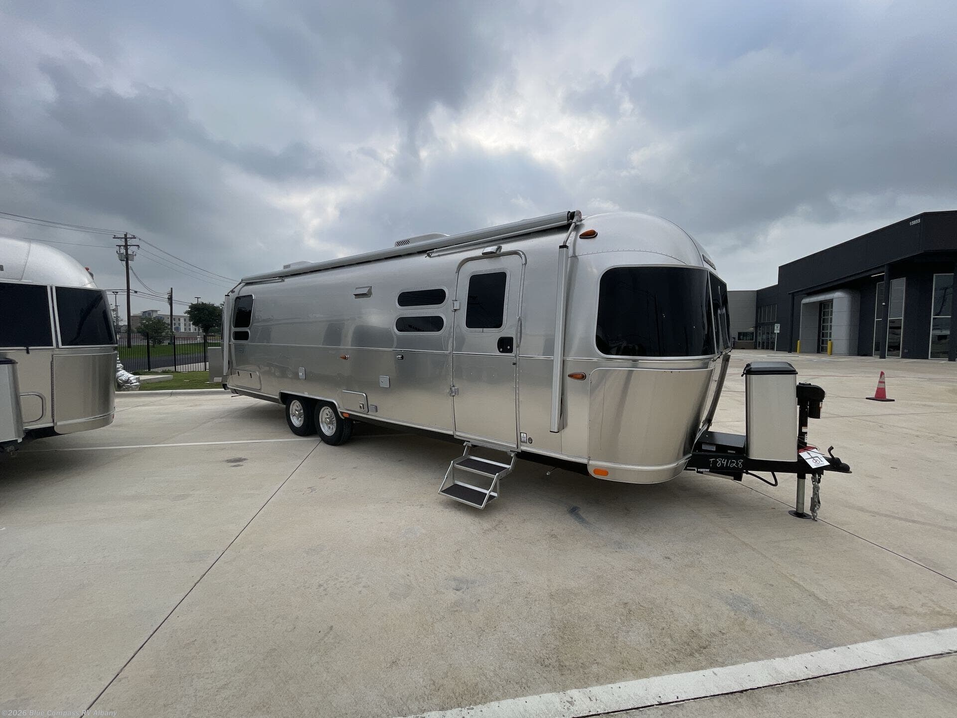 New 2026 Airstream Globetrotter 30RB Twin available in Latham, New York