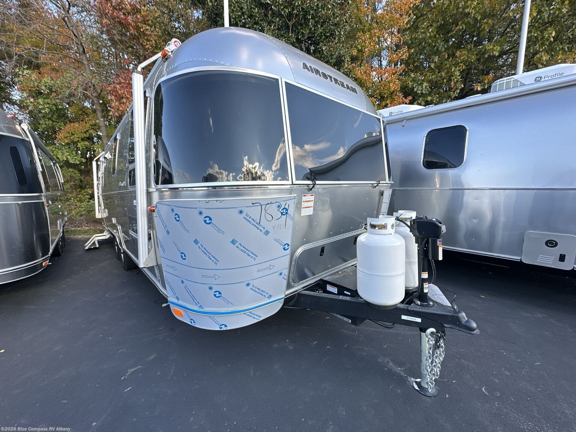 New 2026 Airstream International 27FB Twin available in Latham, New York