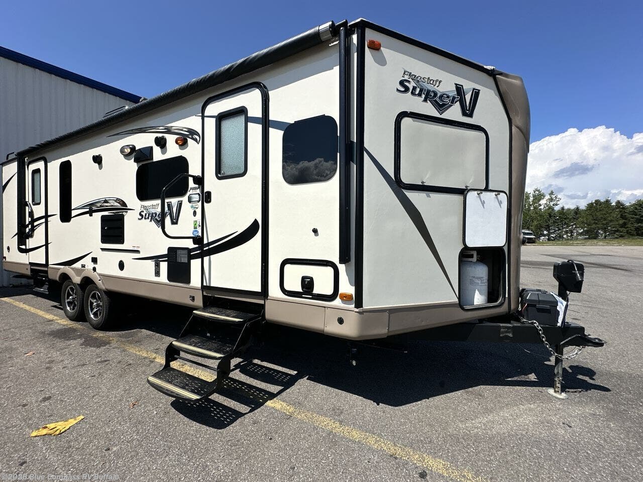 Used 2016 Forest River Flagstaff Super Lite 28VRBS available in West Seneca, New York