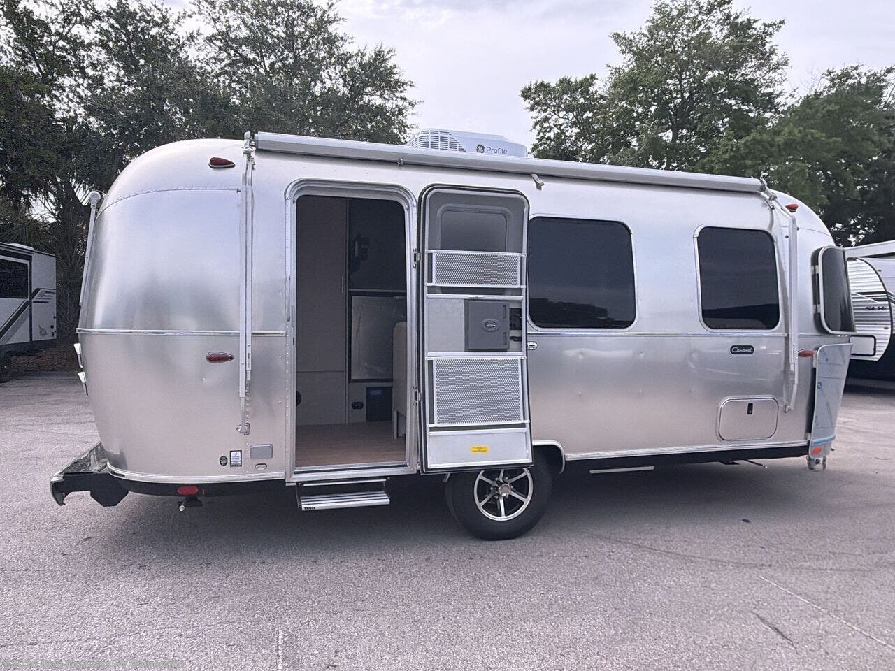 New 2026 Airstream Caravel 22FB available in Alachua, Florida