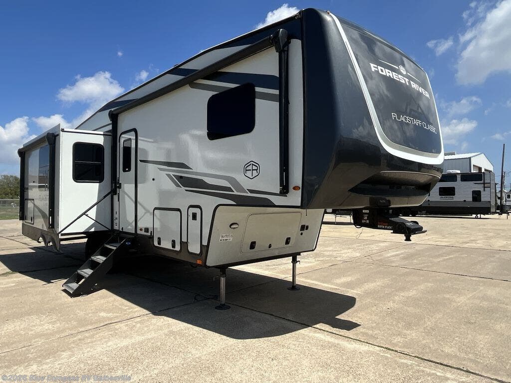 Used 2025 Forest River Flagstaff Classic 331RL available in Alachua, Florida