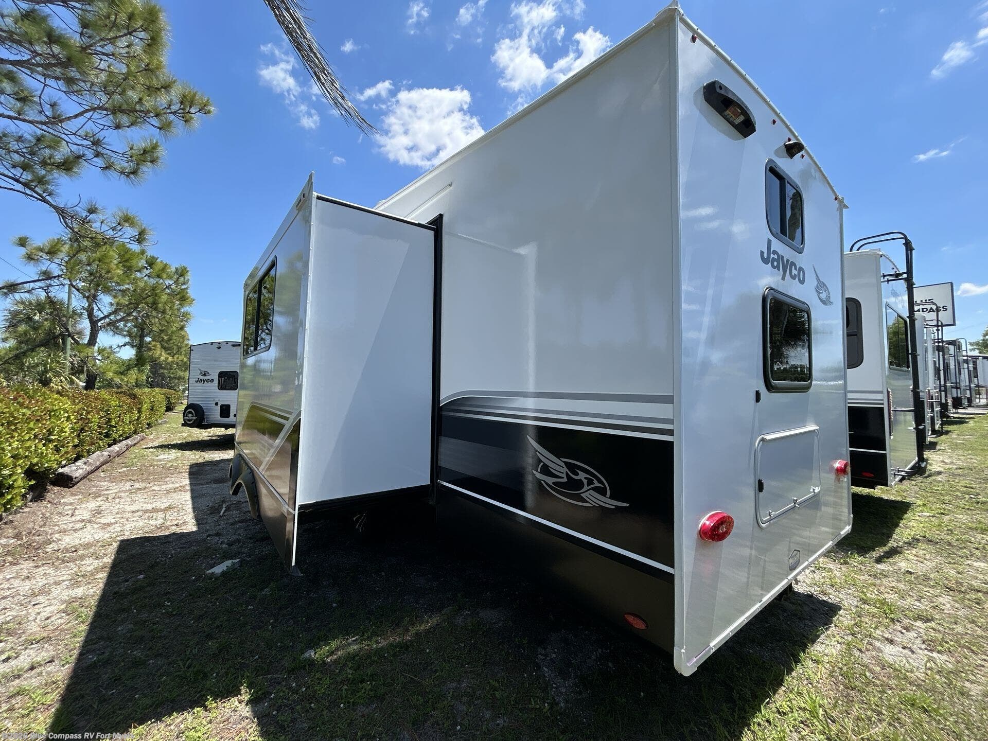 New 2025 Jayco Eagle SLE 28BHU available in Fort Myers, Florida