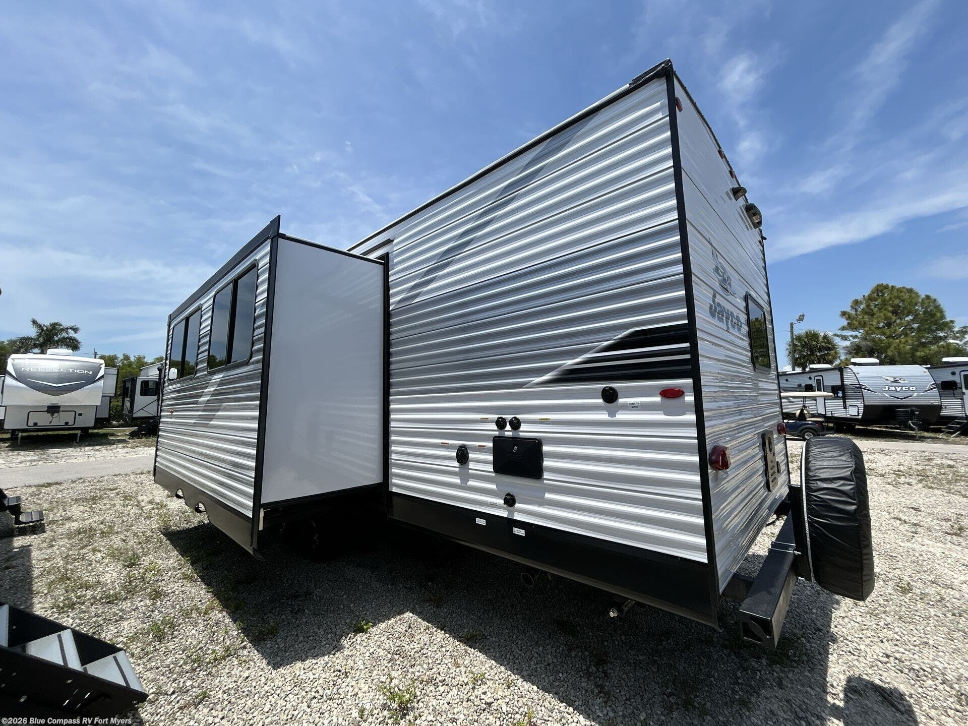 New 2025 Jayco Jay Flight SLX 330TBS available in Fort Myers, Florida