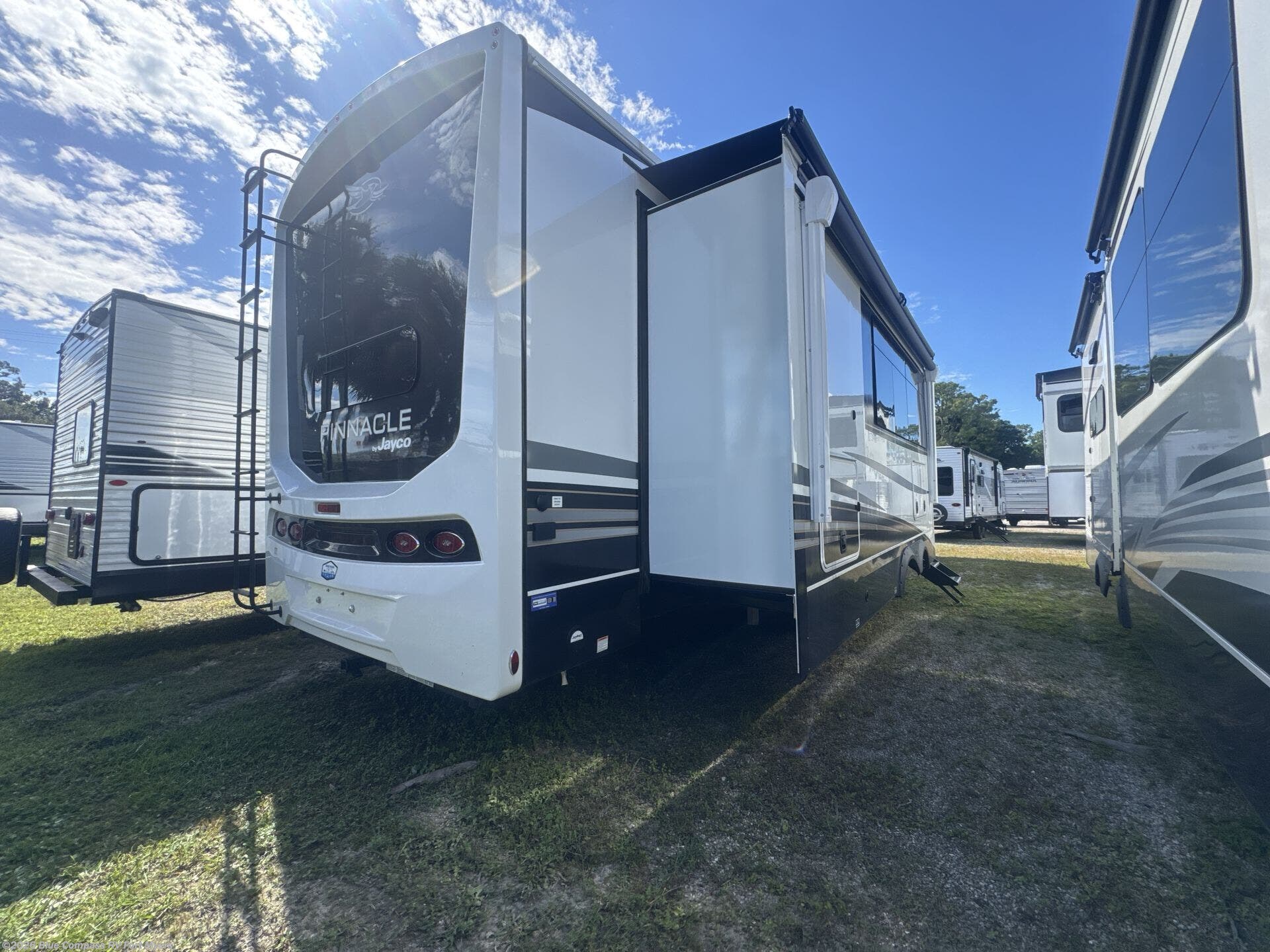 New 2025 Jayco Pinnacle 38FBRK available in Fort Myers, Florida