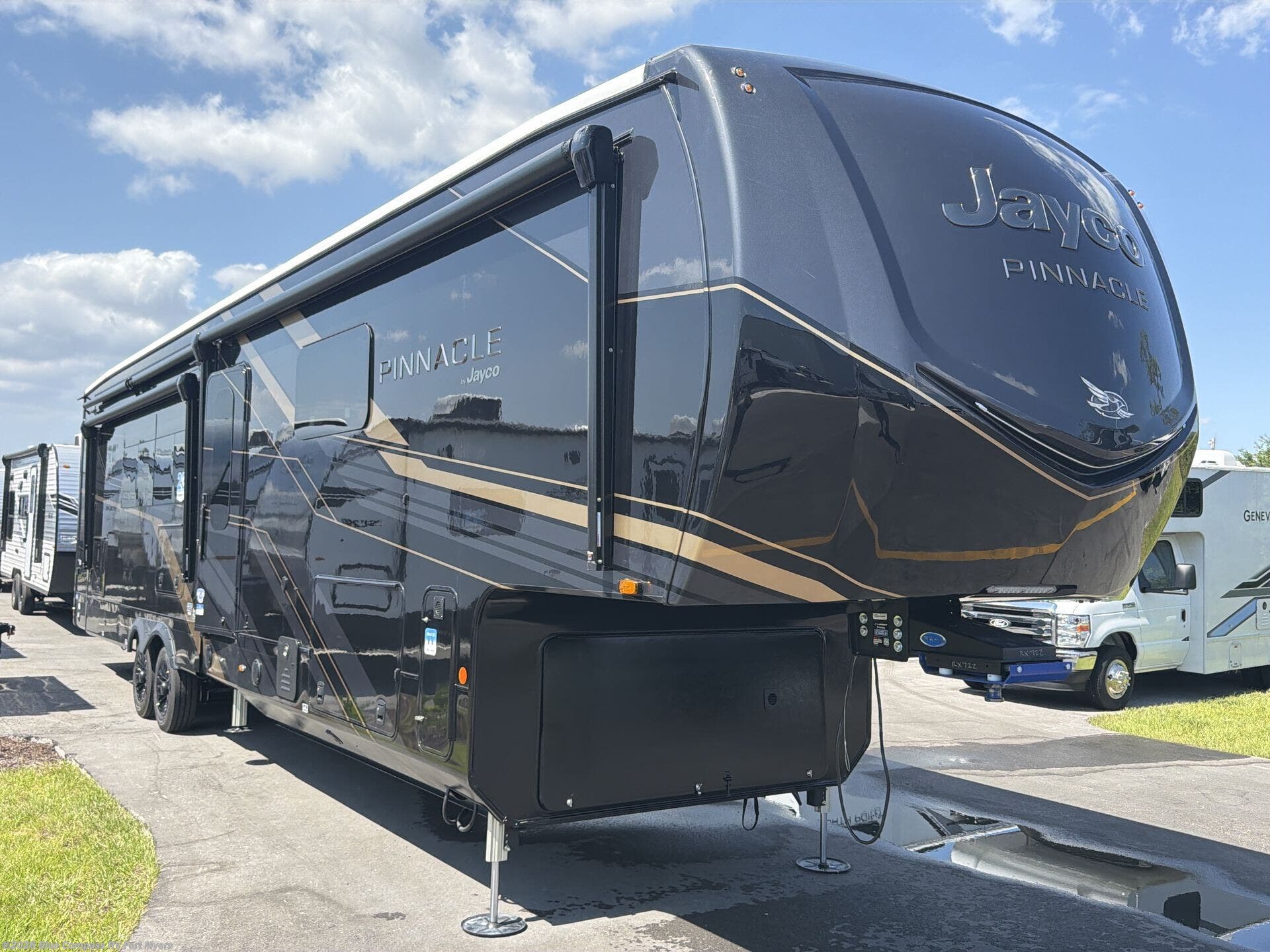 New 2026 Jayco Pinnacle 38FBRK available in Fort Myers, Florida