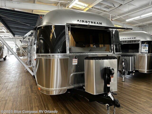 New 2025 Airstream International 27FB Queen available in Casselberry, Florida