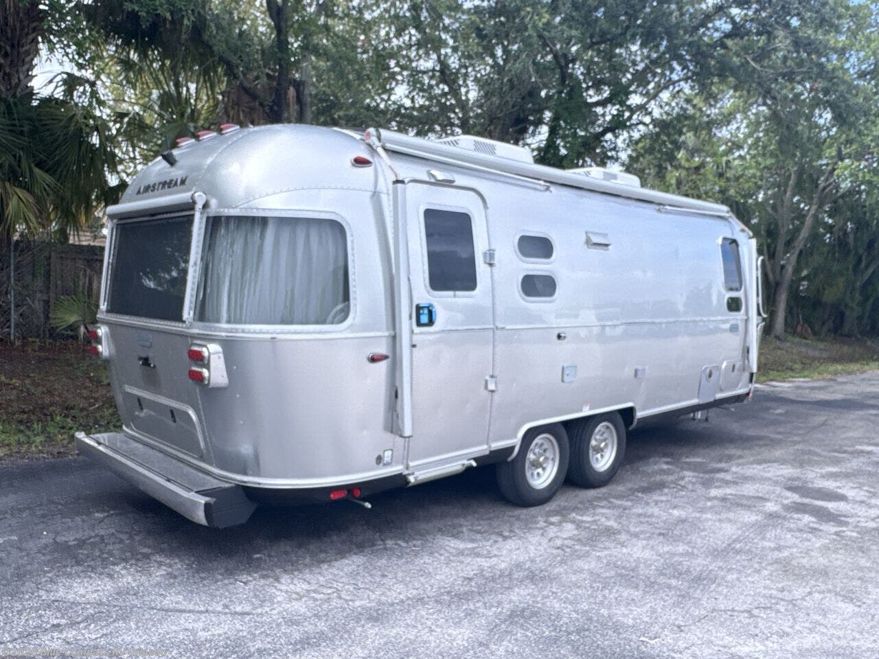 New 2025 Airstream Globetrotter 25FB Twin available in Casselberry, Florida