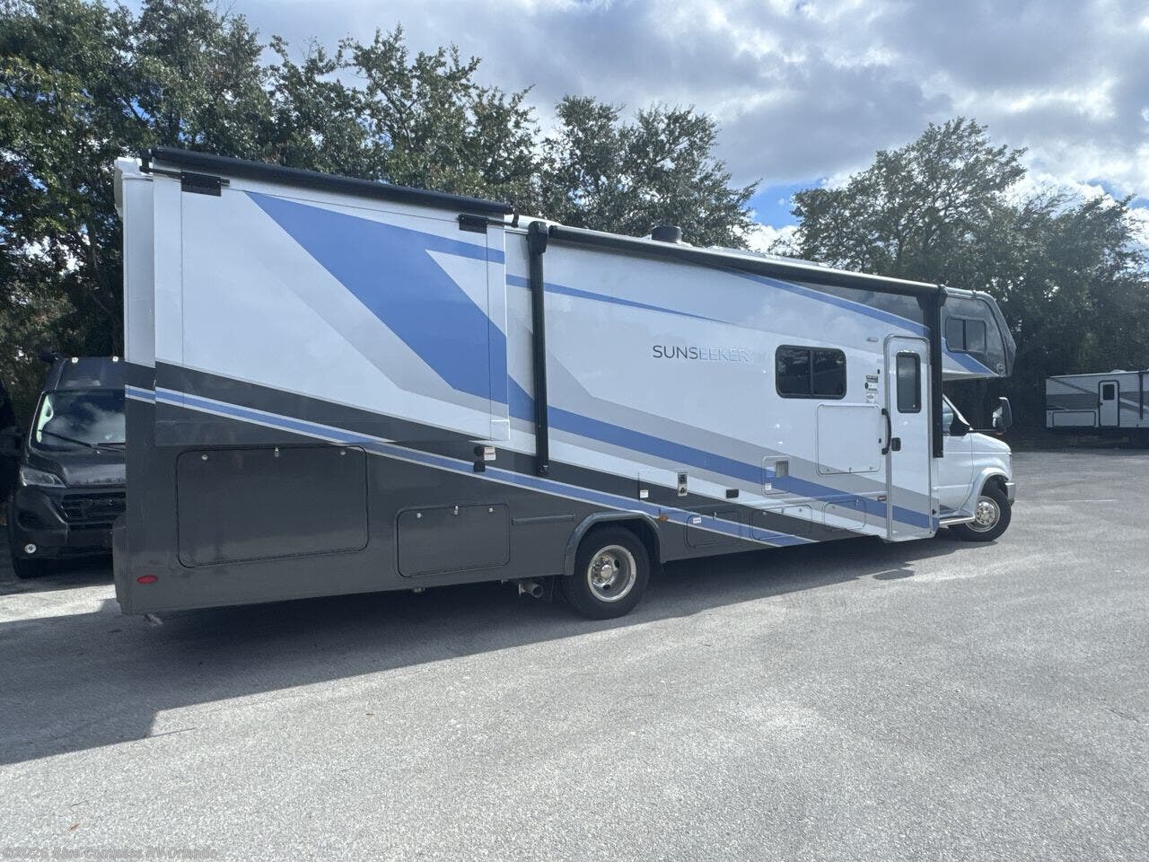 New 2026 Forest River Sunseeker 3010DS available in Casselberry, Florida