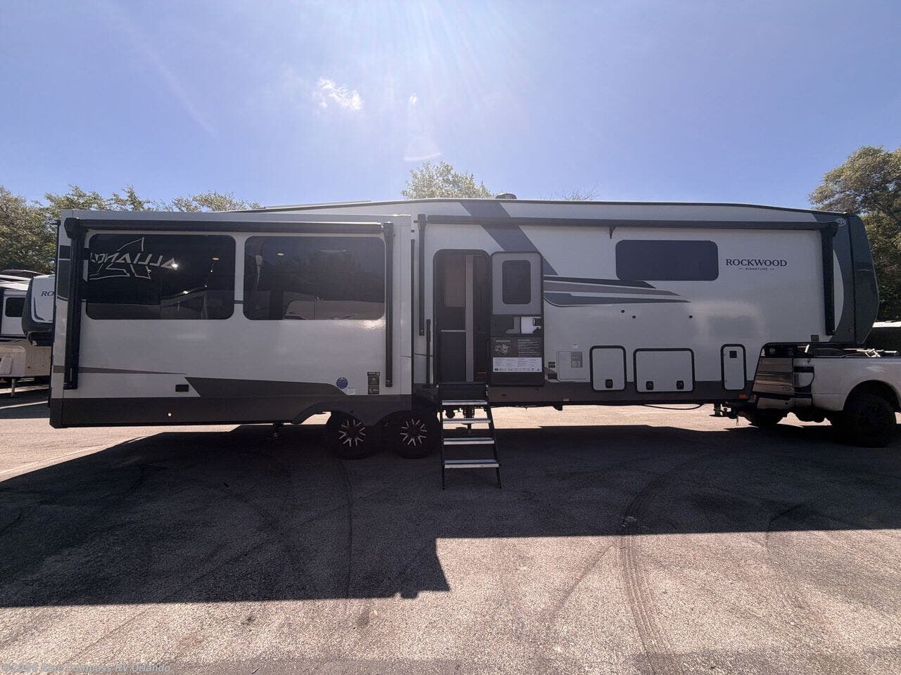 New 2026 Forest River Rockwood Signature 401SFB available in Casselberry, Florida
