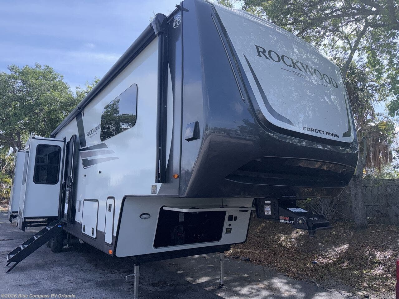 New 2026 Forest River Rockwood Signature 404SRK available in Casselberry, Florida