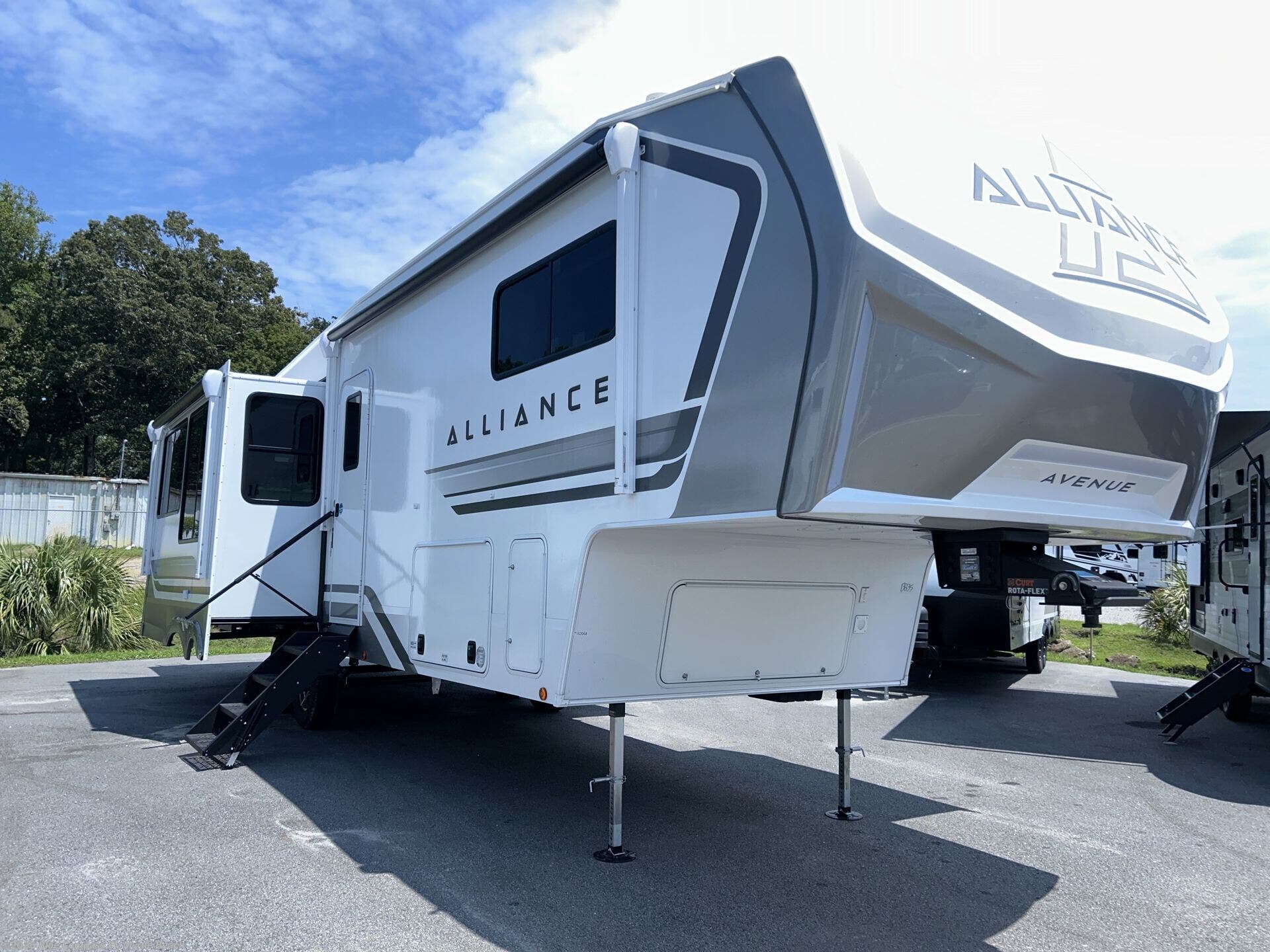 New 2027 Alliance RV Avenue 32RLS available in Myrtle Beach, South Carolina