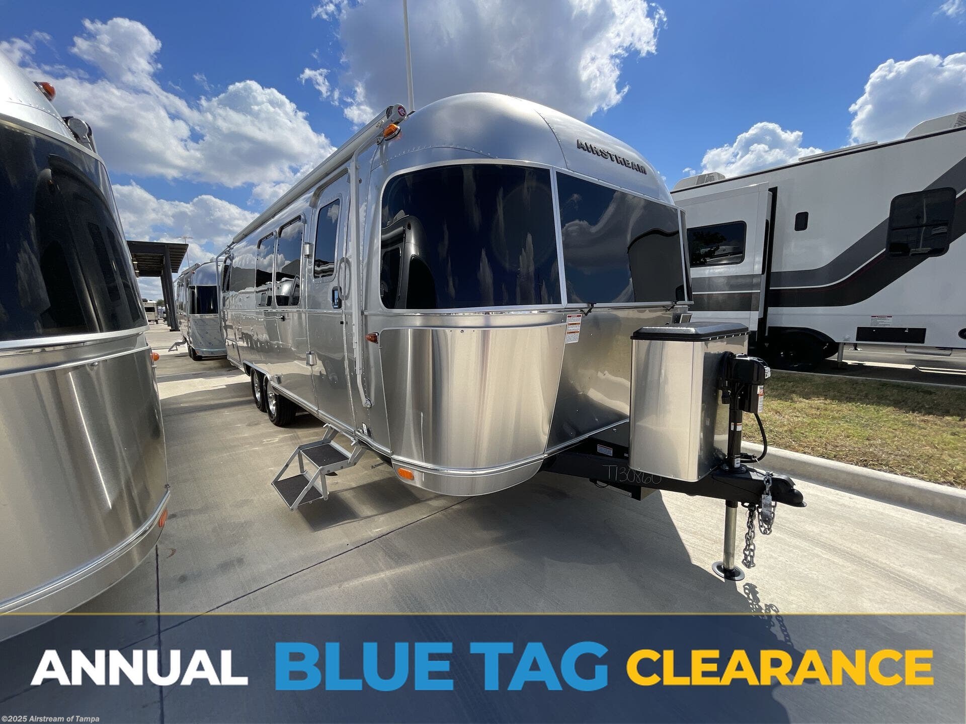 New 2026 Airstream Flying Cloud 28RB Twin available in Dover, Florida