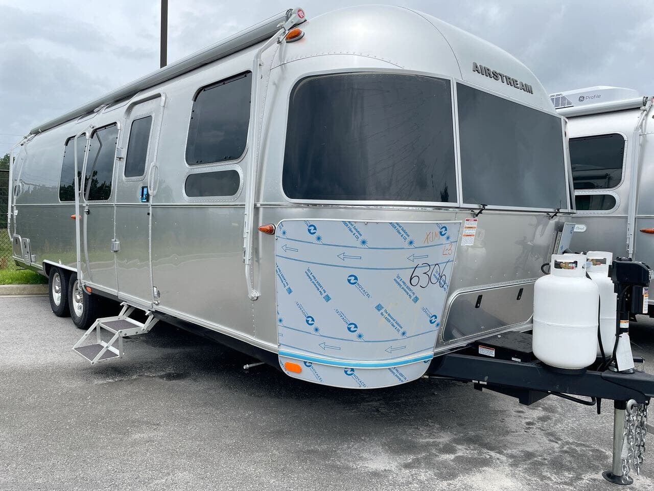 New 2025 Airstream Flying Cloud 30FB Bunk available in Dover, Florida