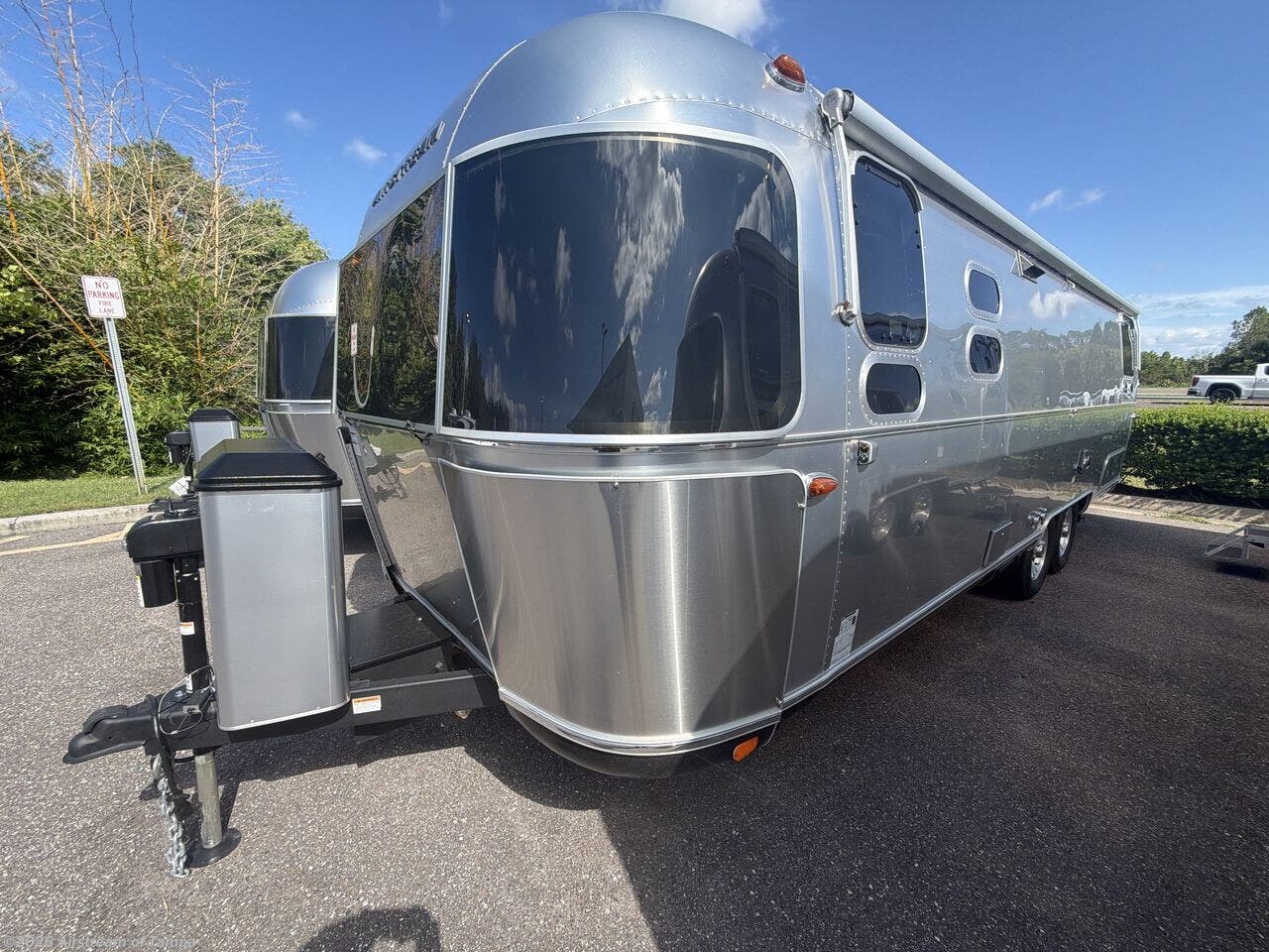 New 2026 Airstream Classic 28RB Twin available in Dover, Florida