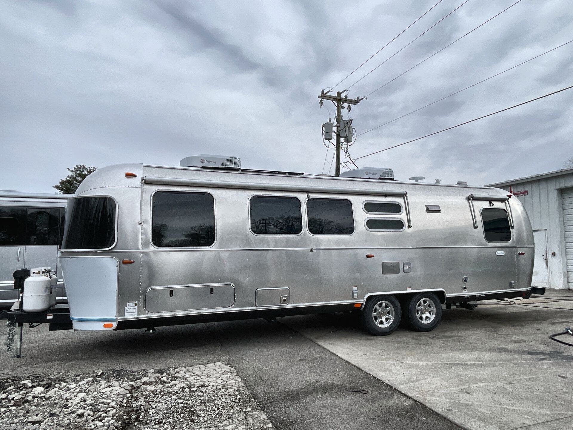 New 2027 Airstream Flying Cloud 30FB Bunk Twin available in Dover, Florida