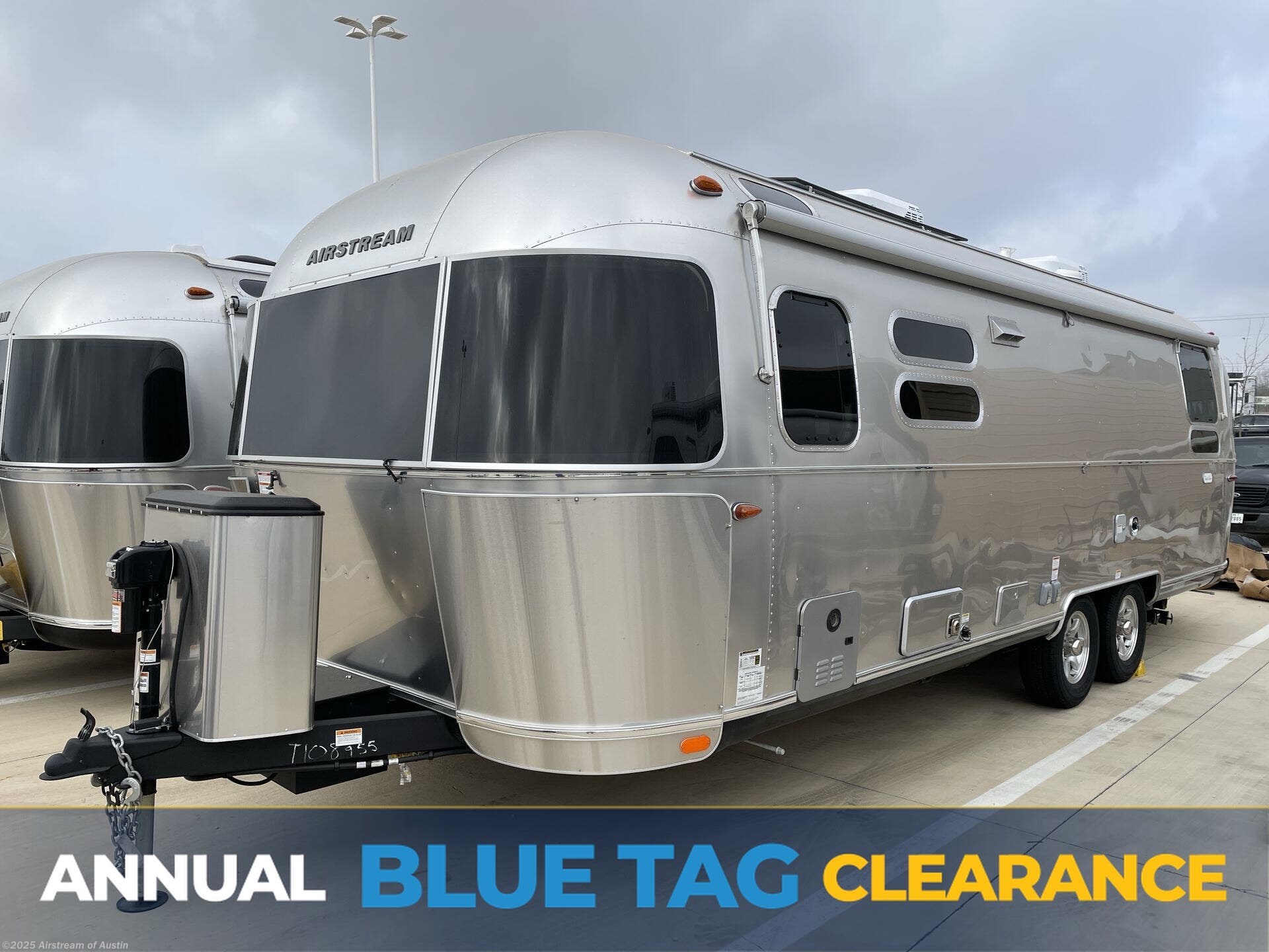 New 2025 Airstream Flying Cloud 28RB available in Buda, Texas