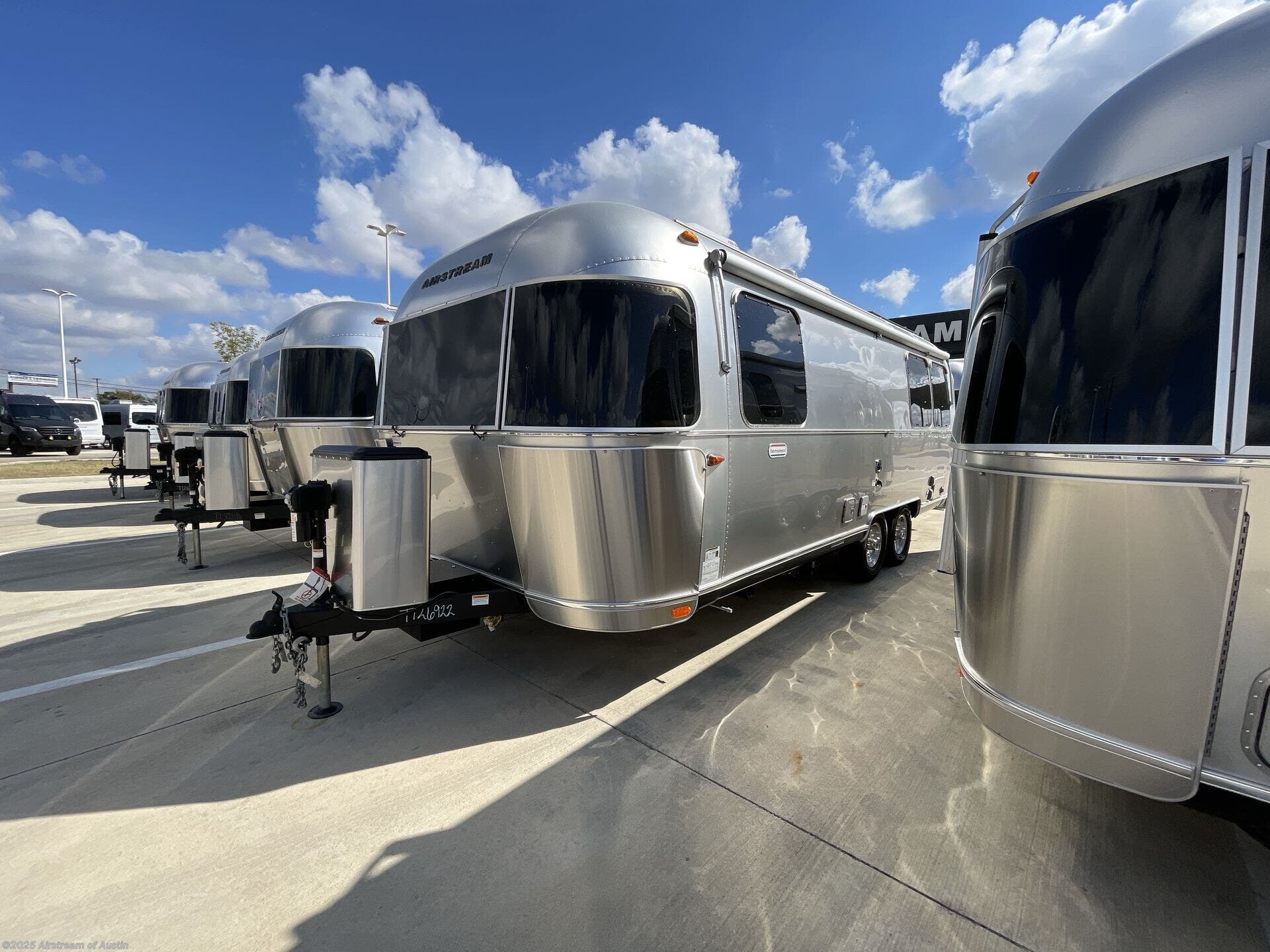 New 2026 Airstream International 25FB available in Buda, Texas
