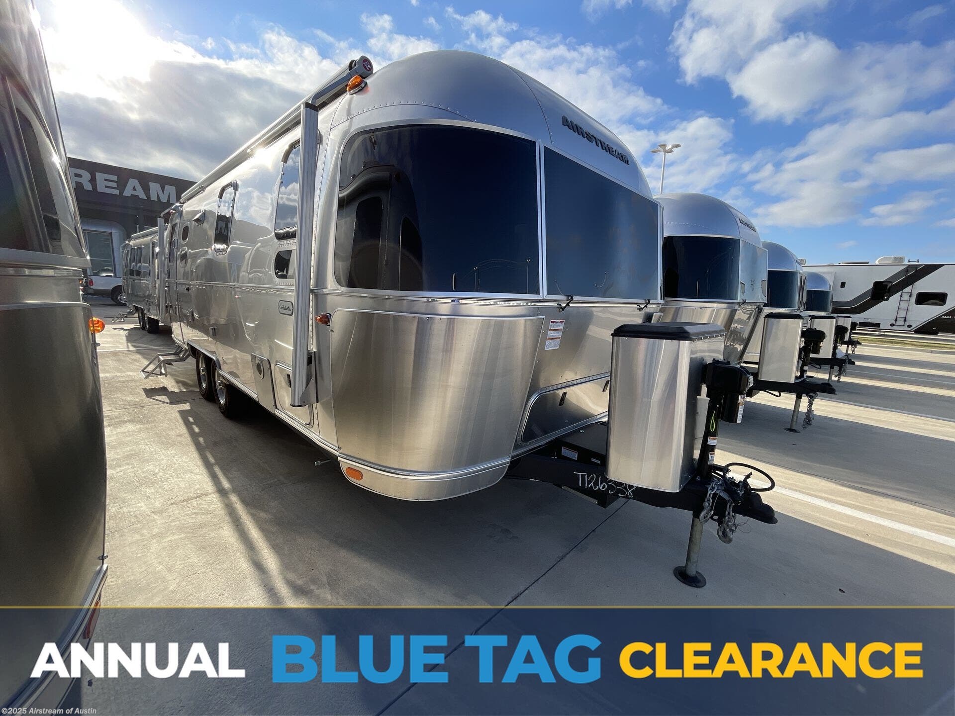 New 2026 Airstream Globetrotter 25FB Twin available in Buda, Texas