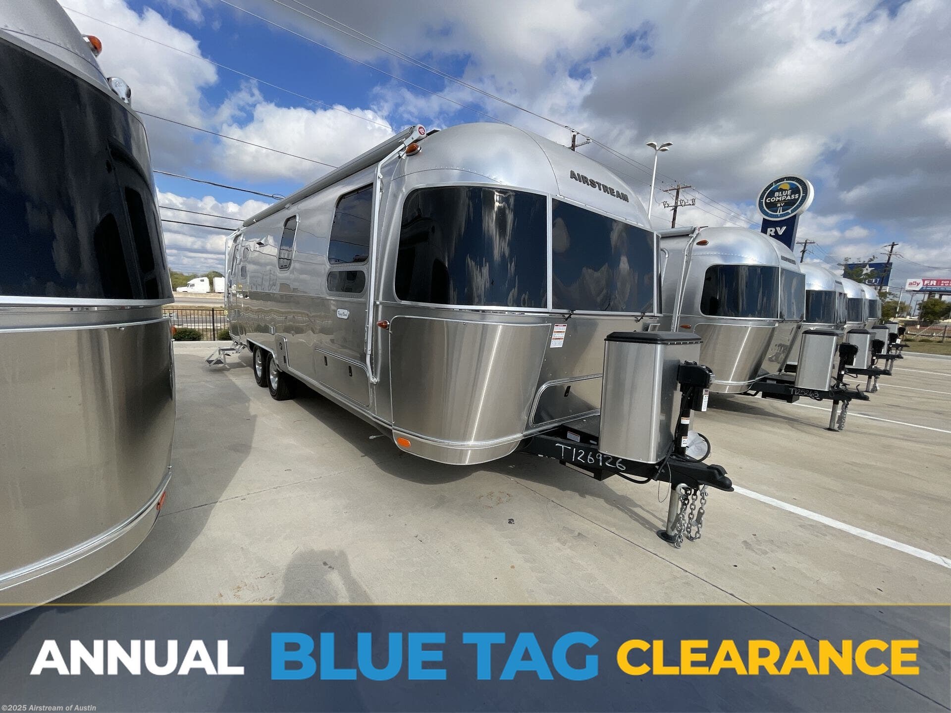 New 2026 Airstream Flying Cloud 27FB Twin available in Buda, Texas