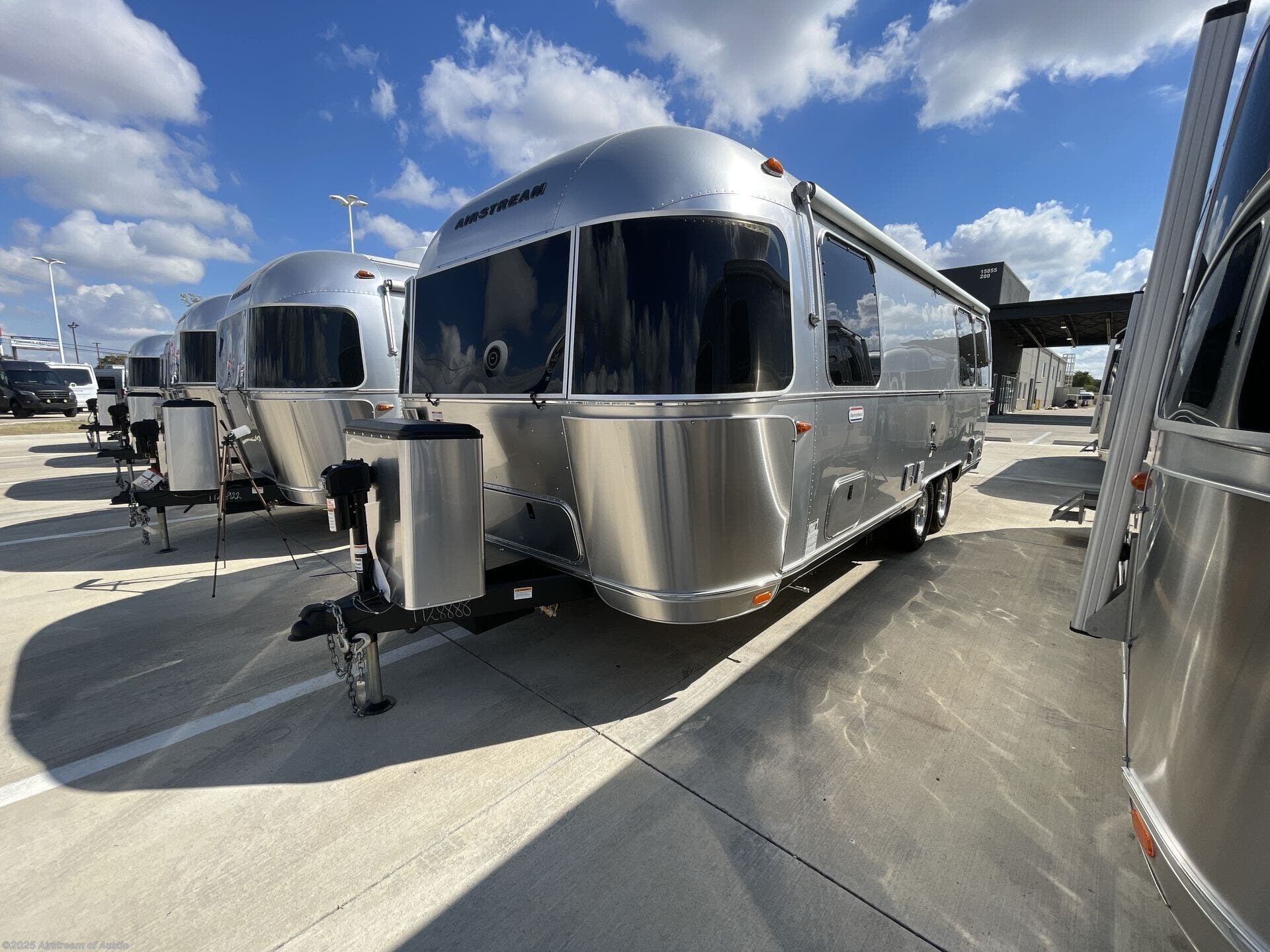 New 2026 Airstream International 25FB Twin available in Buda, Texas