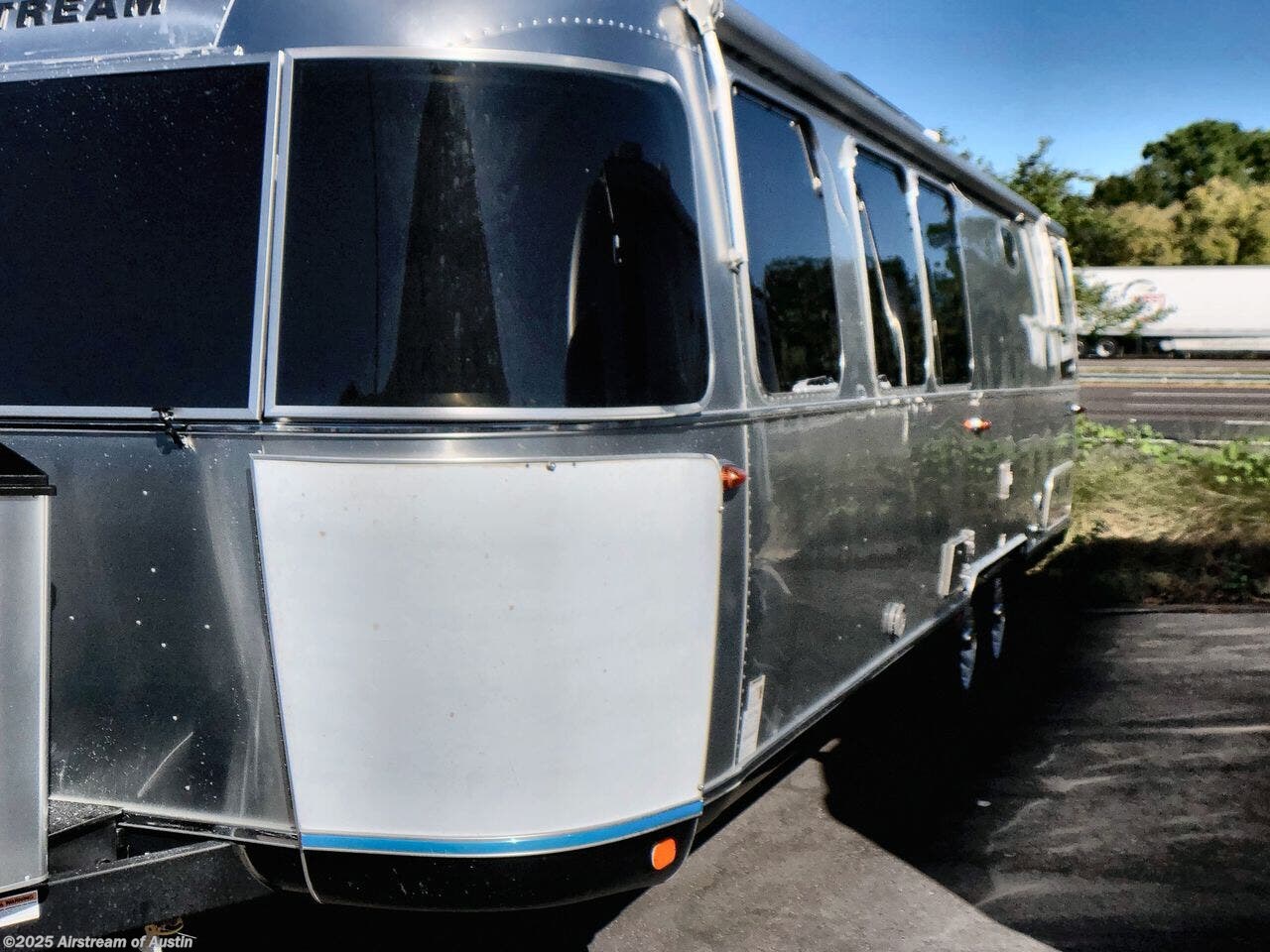 New 2026 Airstream Classic 30RBT available in Buda, Texas