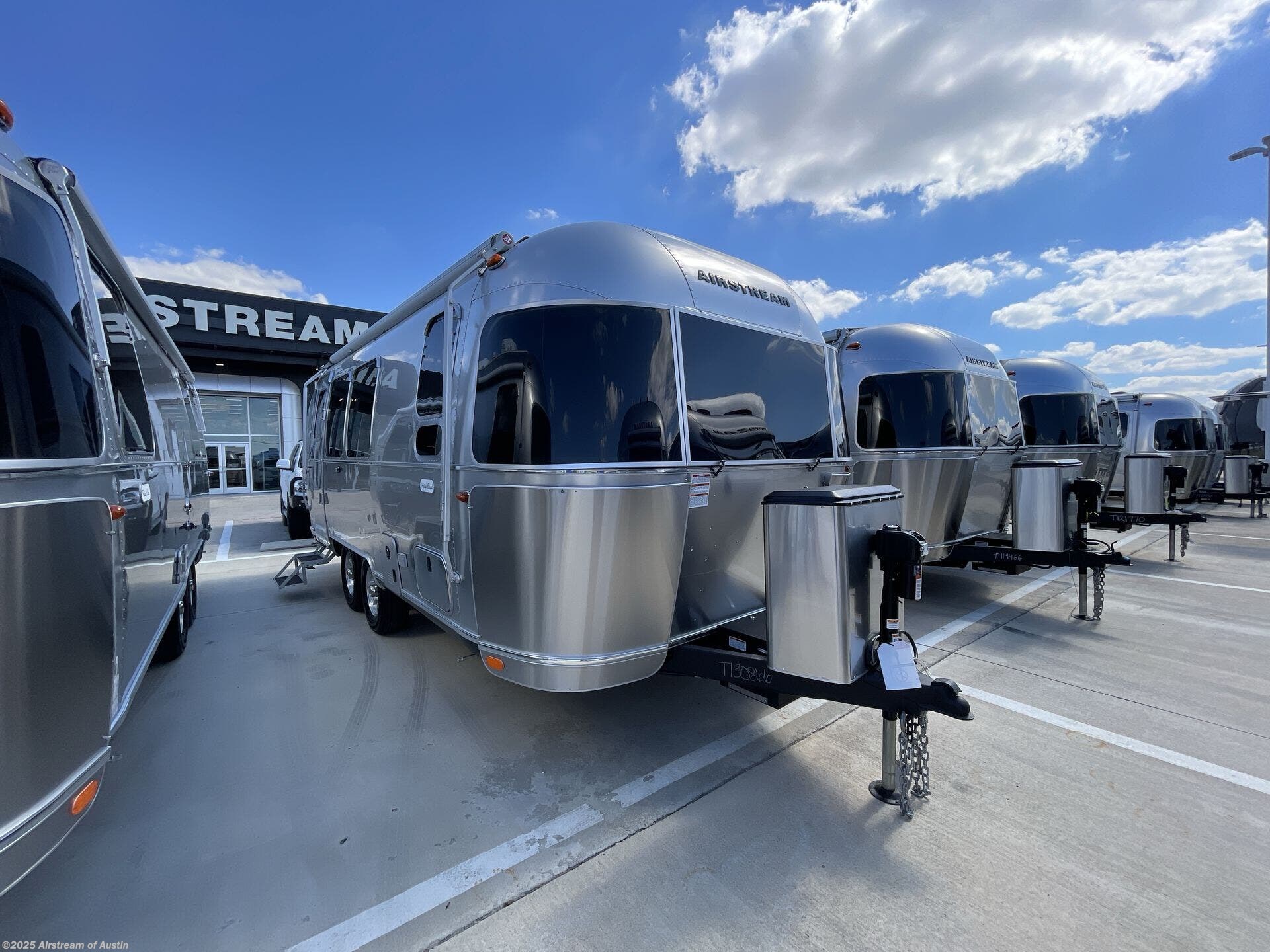 New 2026 Airstream Flying Cloud 25FB Twin available in Buda, Texas