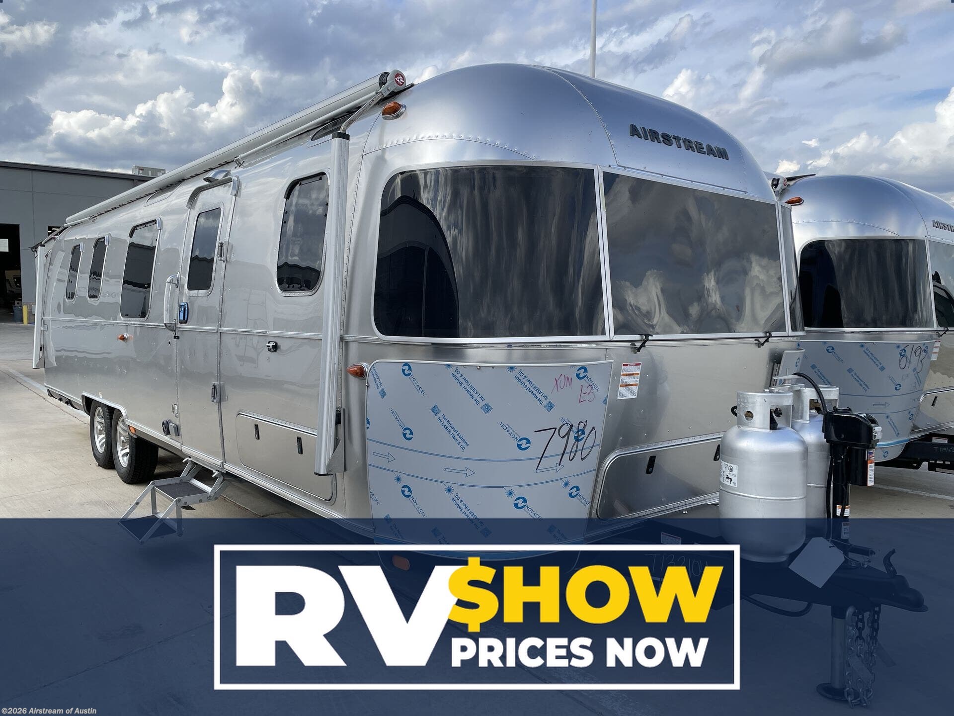 New 2026 Airstream Classic 33FB Twin available in Buda, Texas
