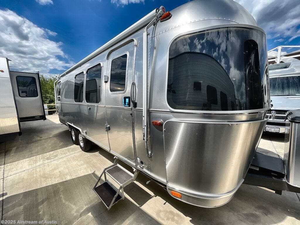 Used 2025 Airstream Flying Cloud 28RB available in Buda, Texas