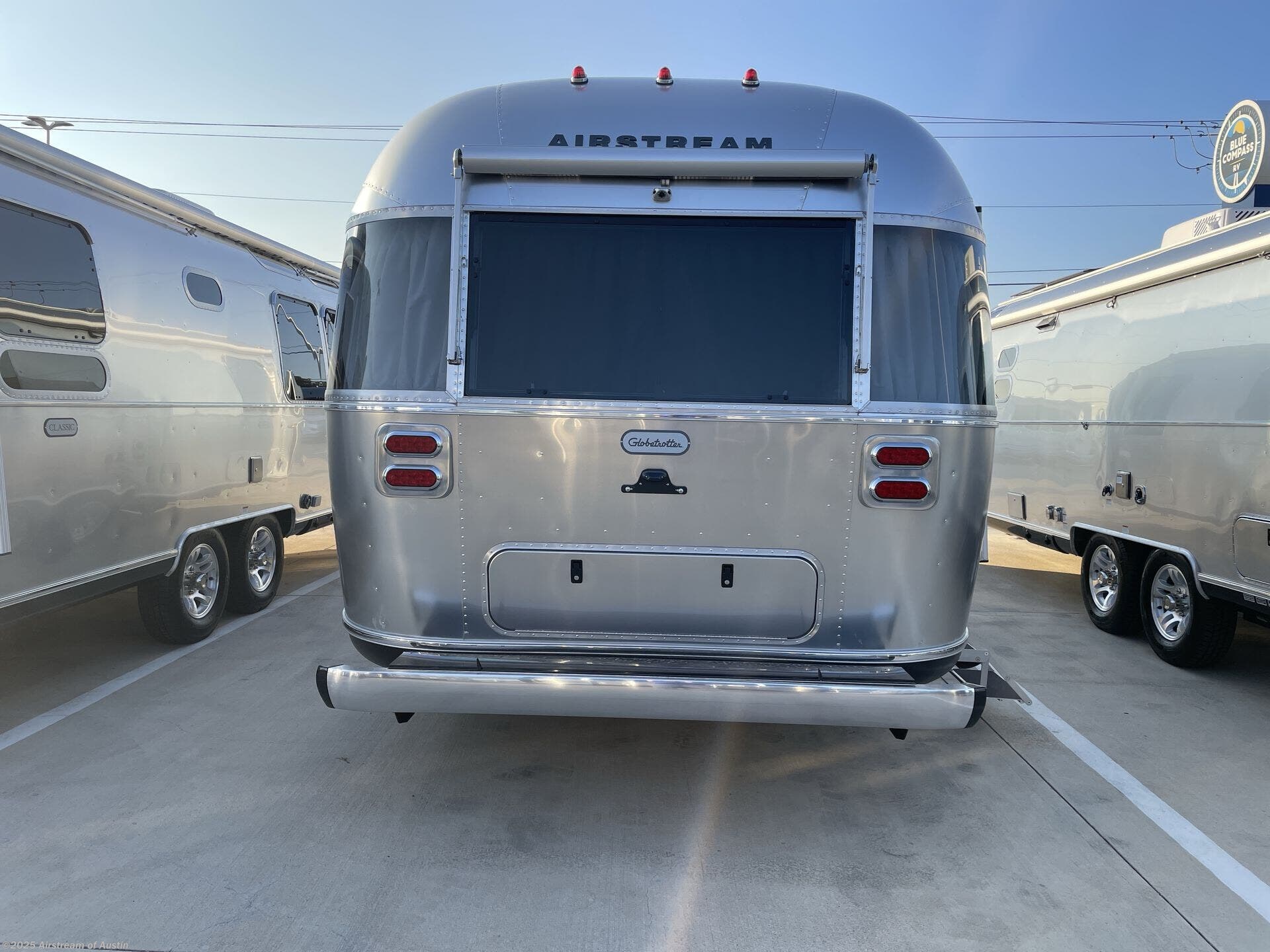 New 2026 Airstream Globetrotter 27FB Twin available in Buda, Texas