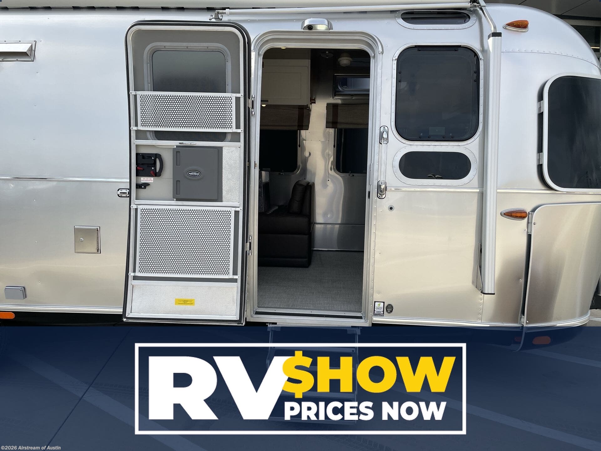 New 2026 Airstream Classic 30RB Twin available in Buda, Texas