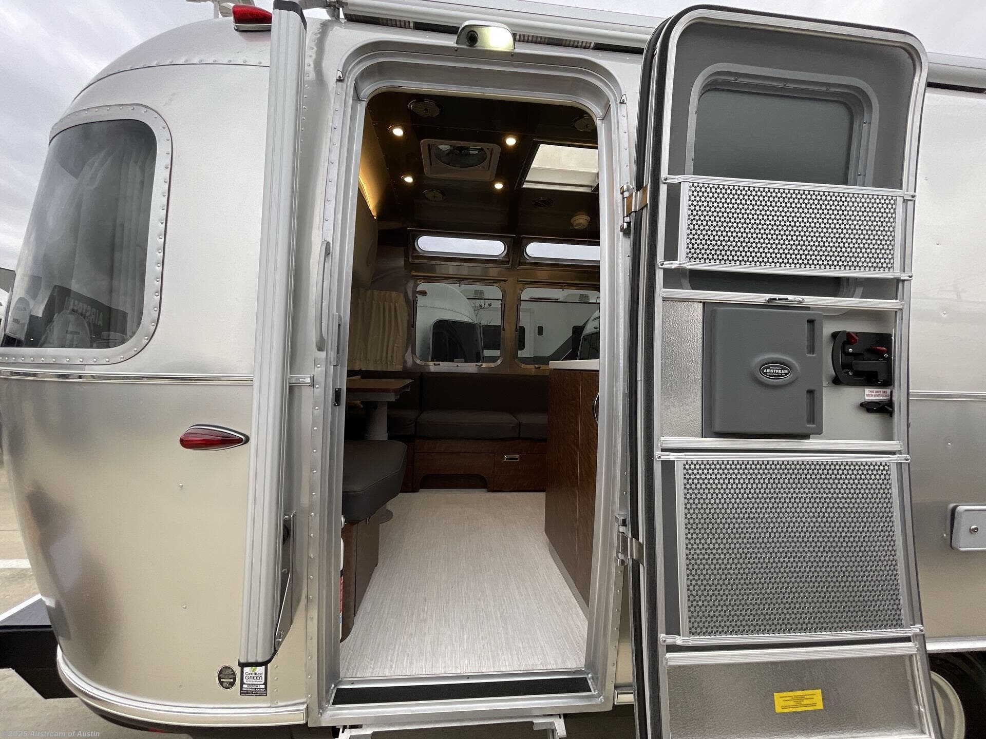 New 2026 Airstream Globetrotter 27FBQ available in Buda, Texas