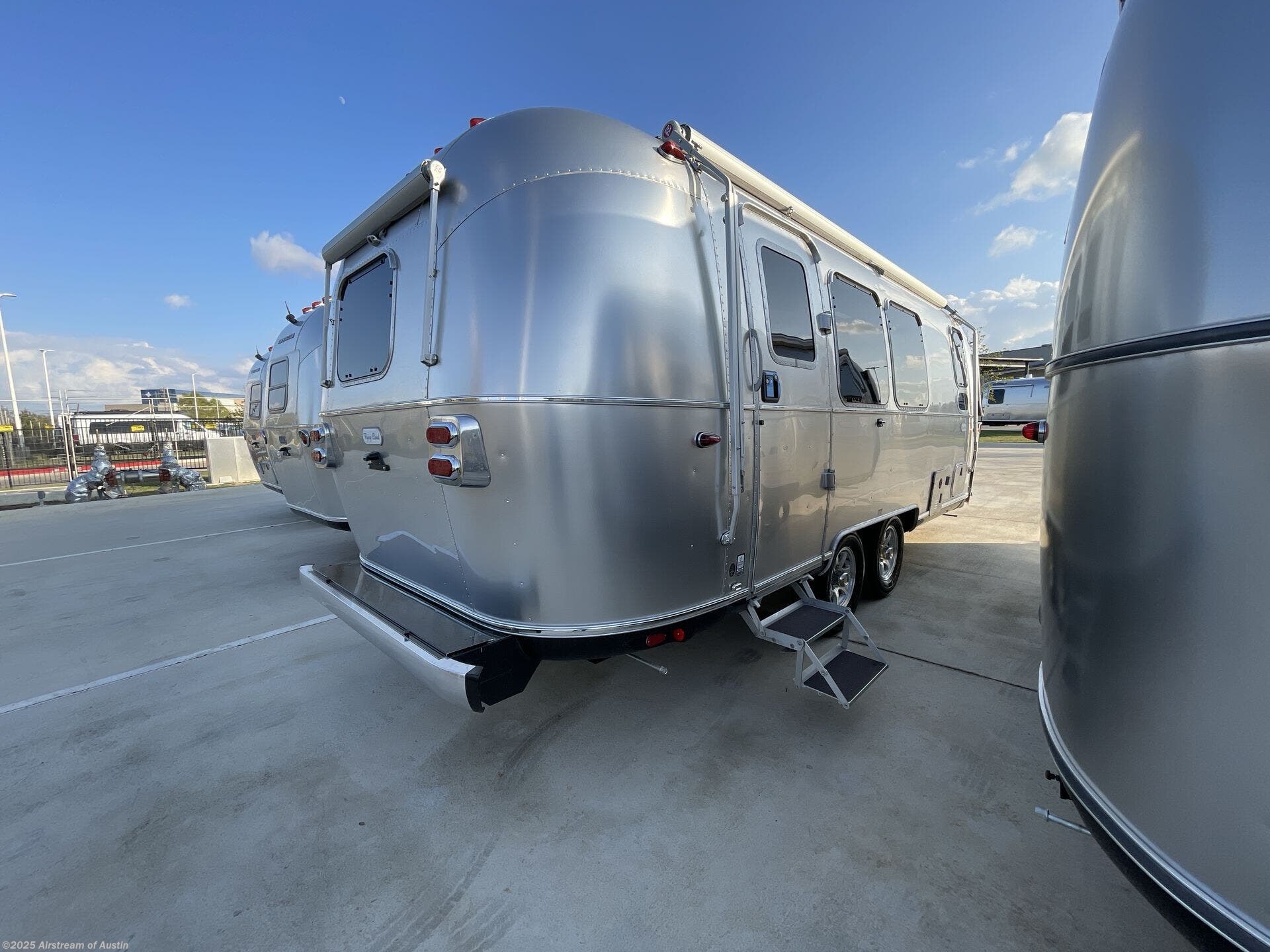 New 2026 Airstream Flying Cloud 23FB Twin available in Buda, Texas