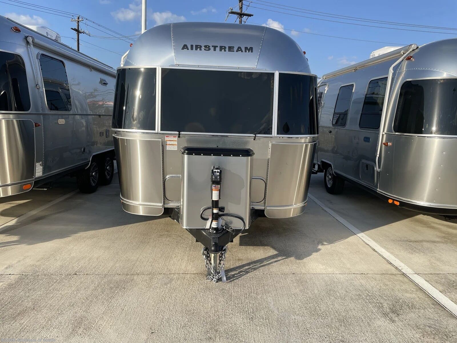 New 2026 Airstream Flying Cloud 23FB Twin available in Buda, Texas