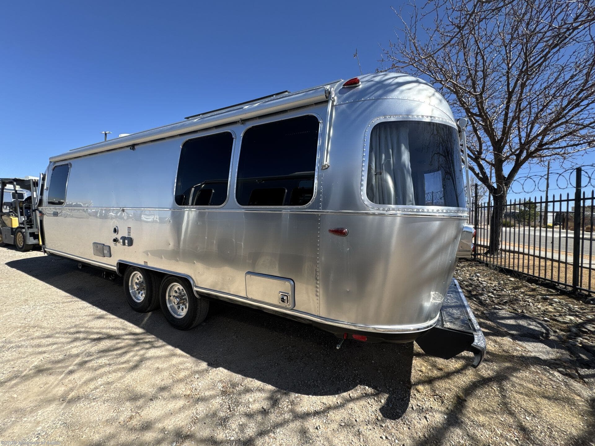 New 2025 Airstream Globetrotter 27FBQ available in Buda, Texas