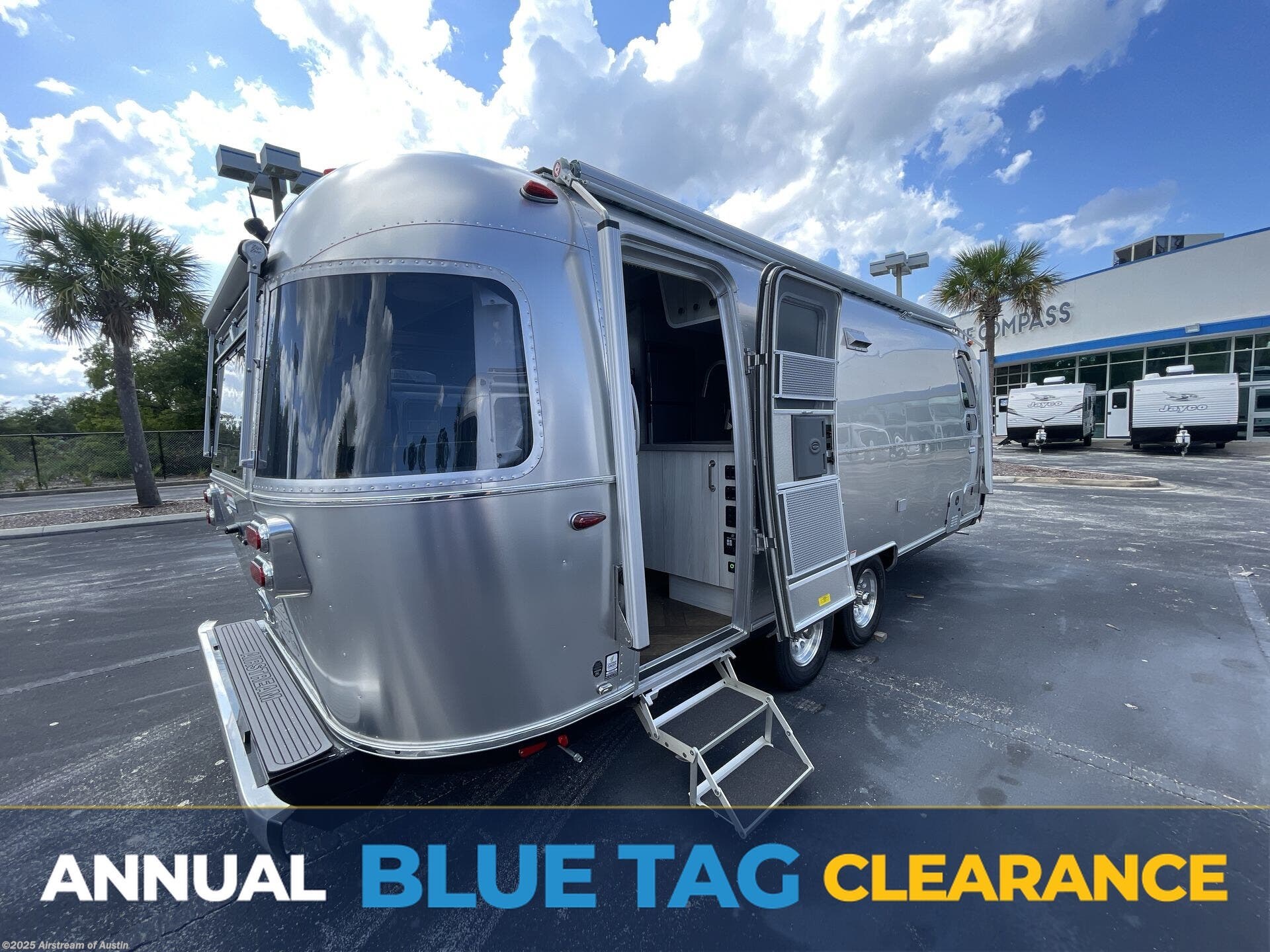 New 2025 Airstream International 25FB available in Buda, Texas