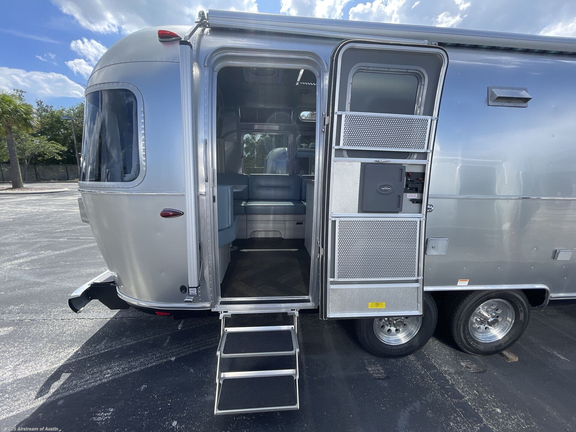 New 2025 Airstream International 25FB available in Buda, Texas