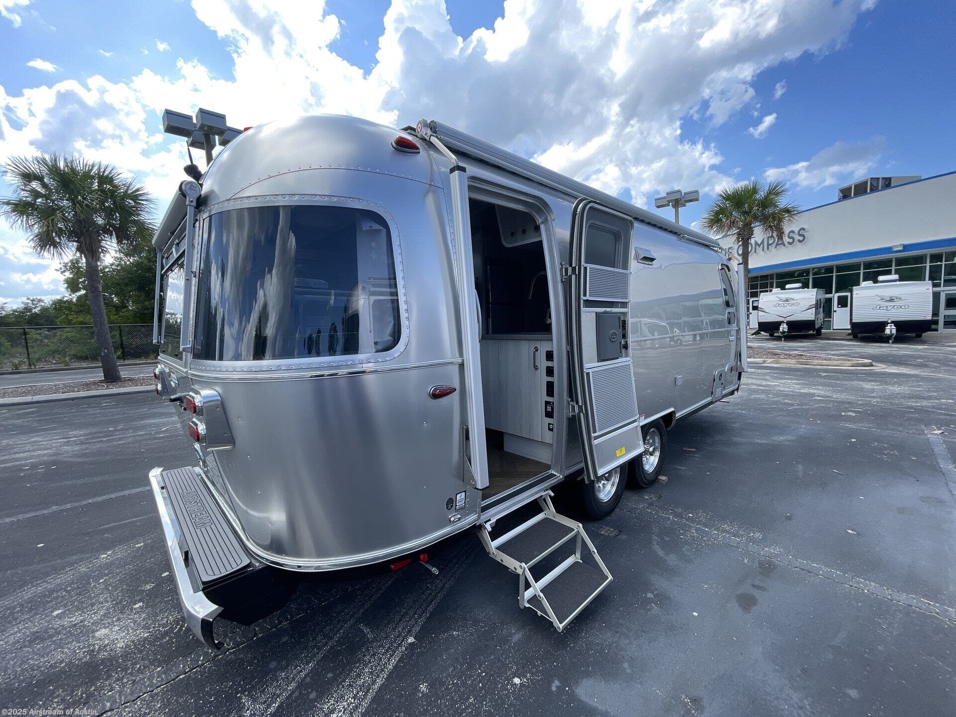 New 2025 Airstream International 25FB available in Buda, Texas