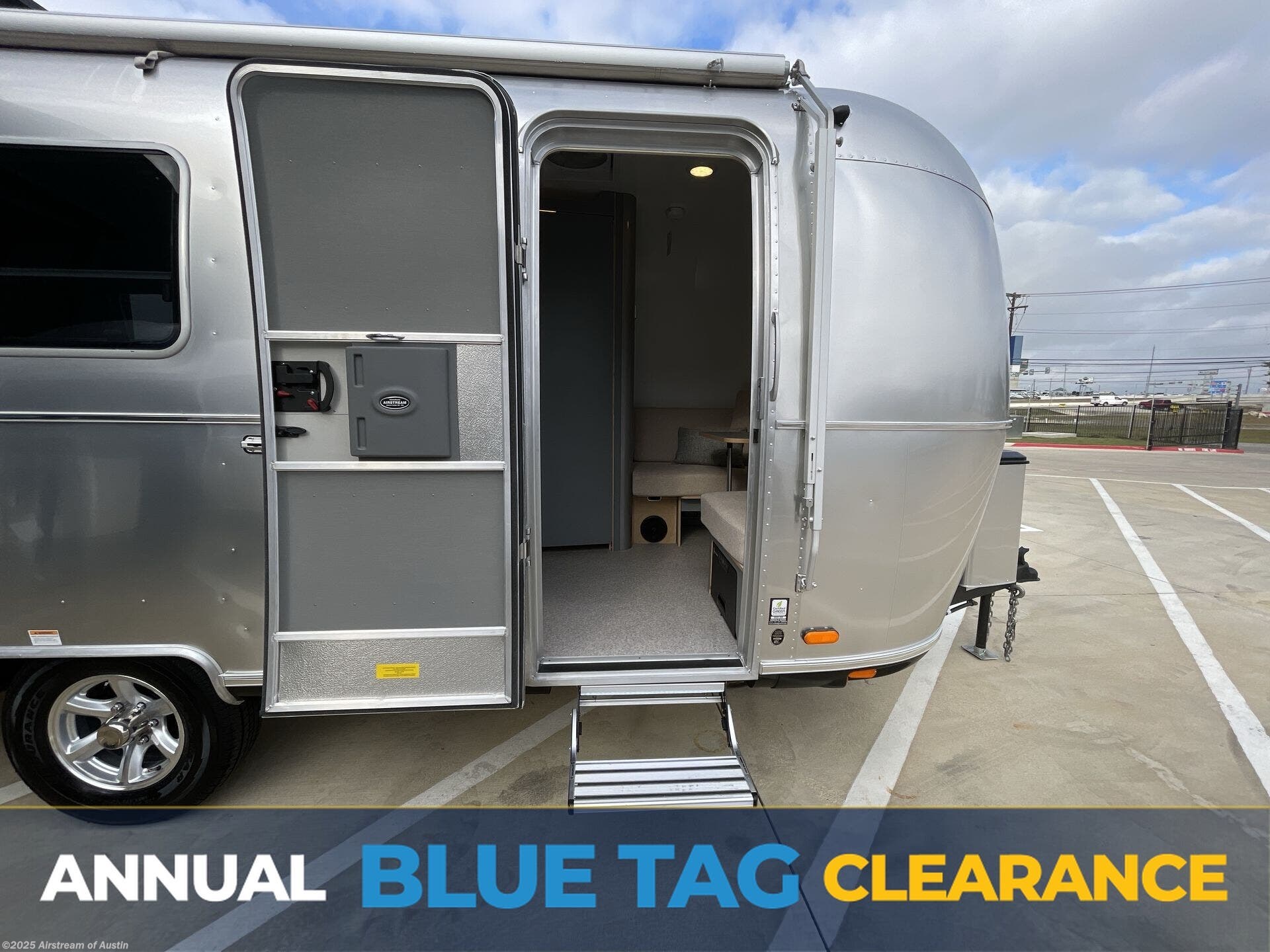 New 2026 Airstream Traveler World  22RB available in Buda, Texas