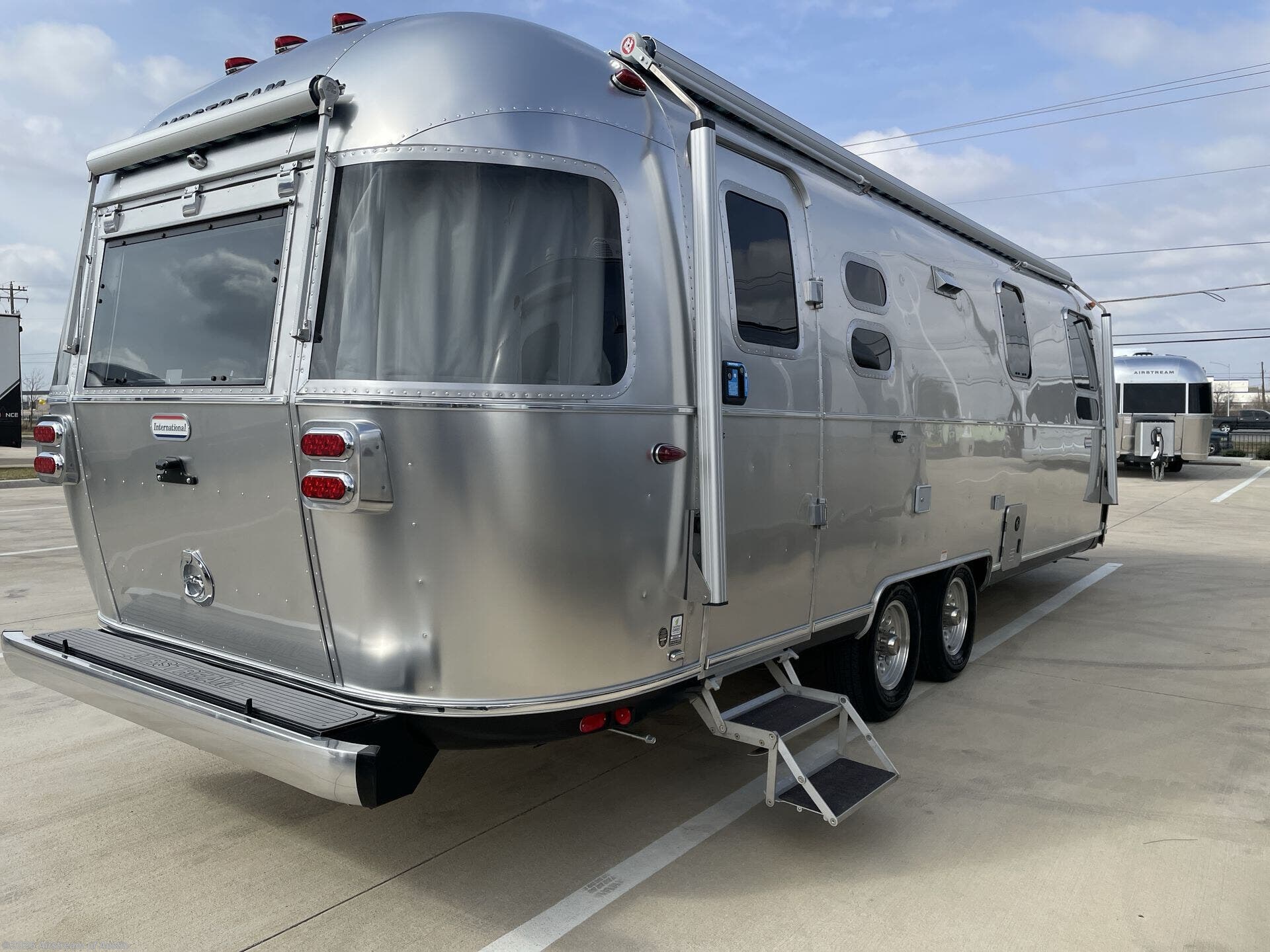 New 2026 Airstream International 27FB available in Buda, Texas