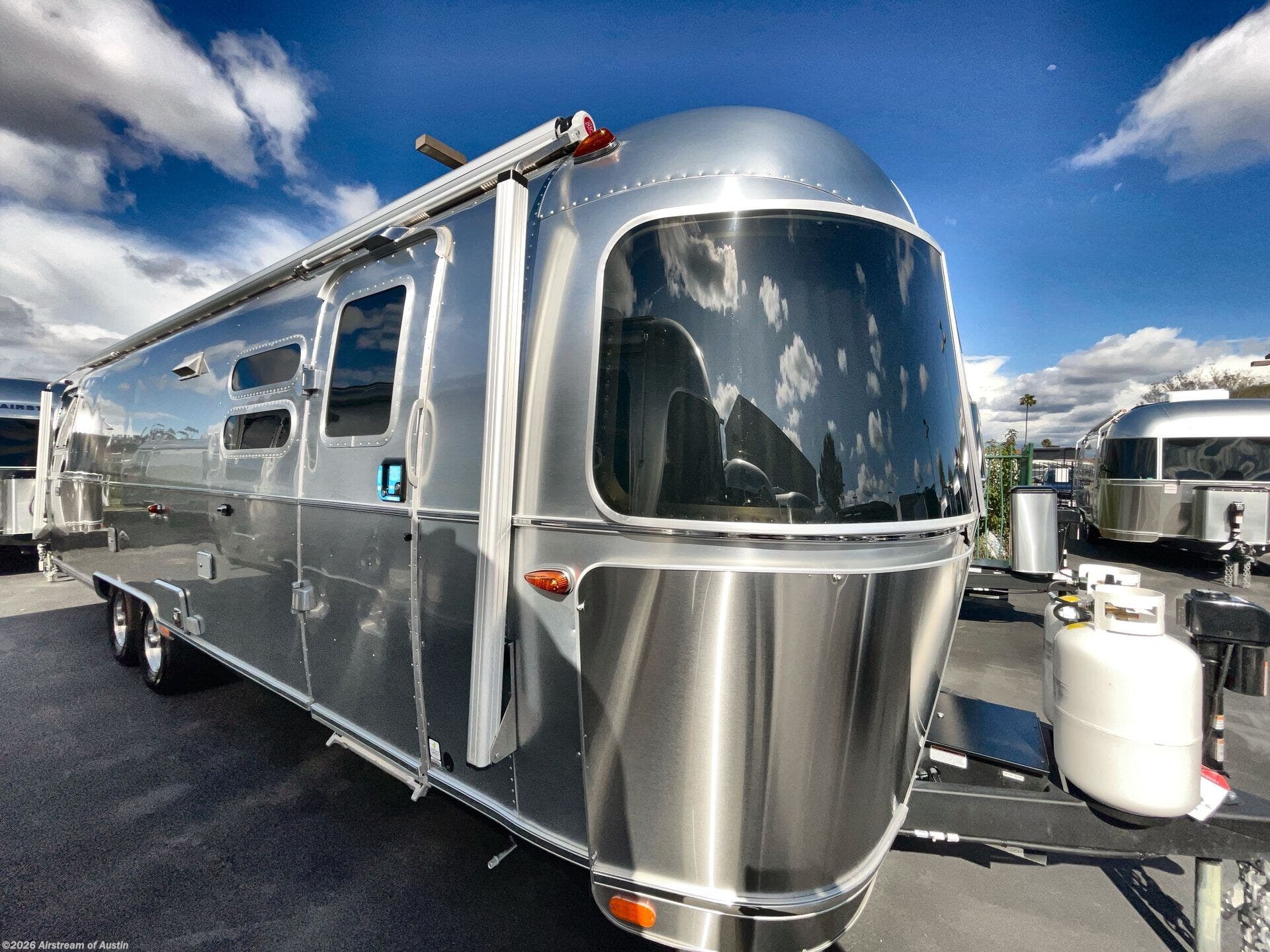 New 2025 Airstream Globetrotter 30RB available in Buda, Texas