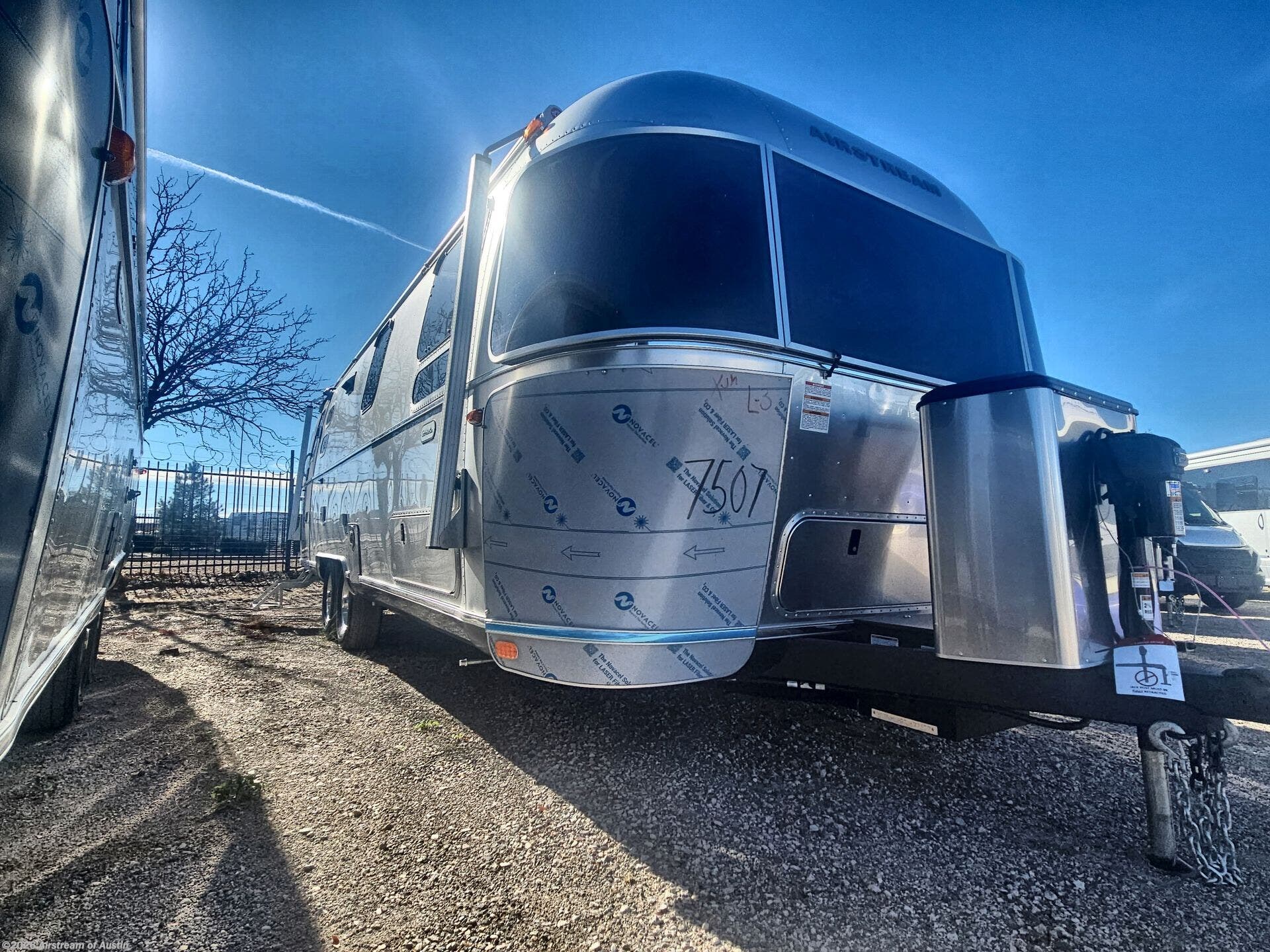 New 2026 Airstream Globetrotter 27FB Twin available in Buda, Texas
