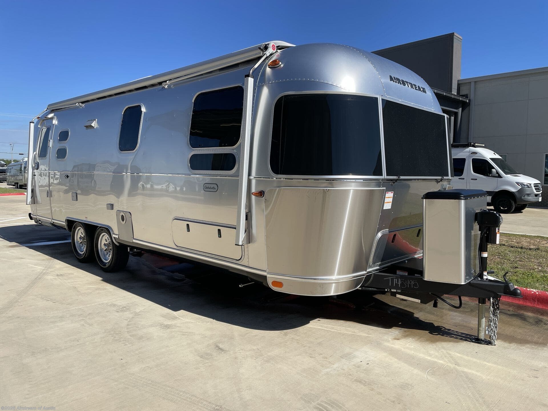 New 2026 Airstream Globetrotter 27FB Twin available in Buda, Texas