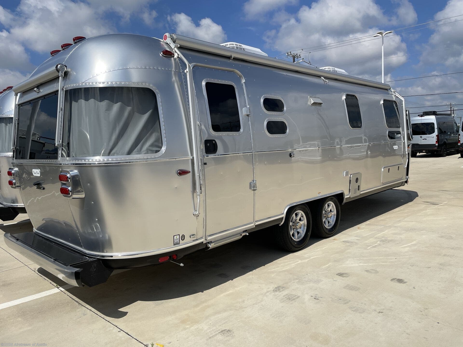New 2026 Airstream Flying Cloud 27FB Twin available in Buda, Texas
