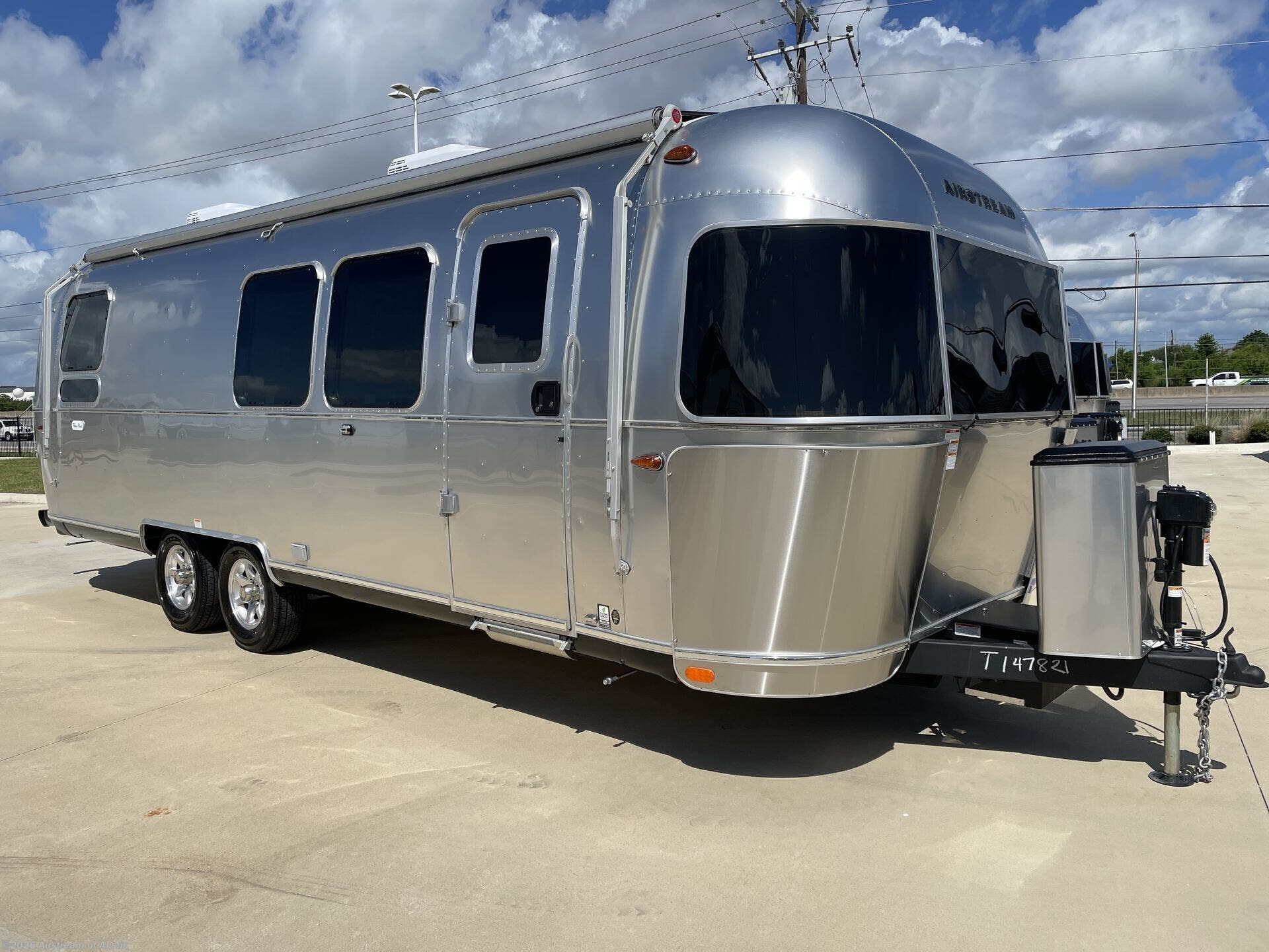 New 2026 Airstream Flying Cloud 28RB available in Buda, Texas
