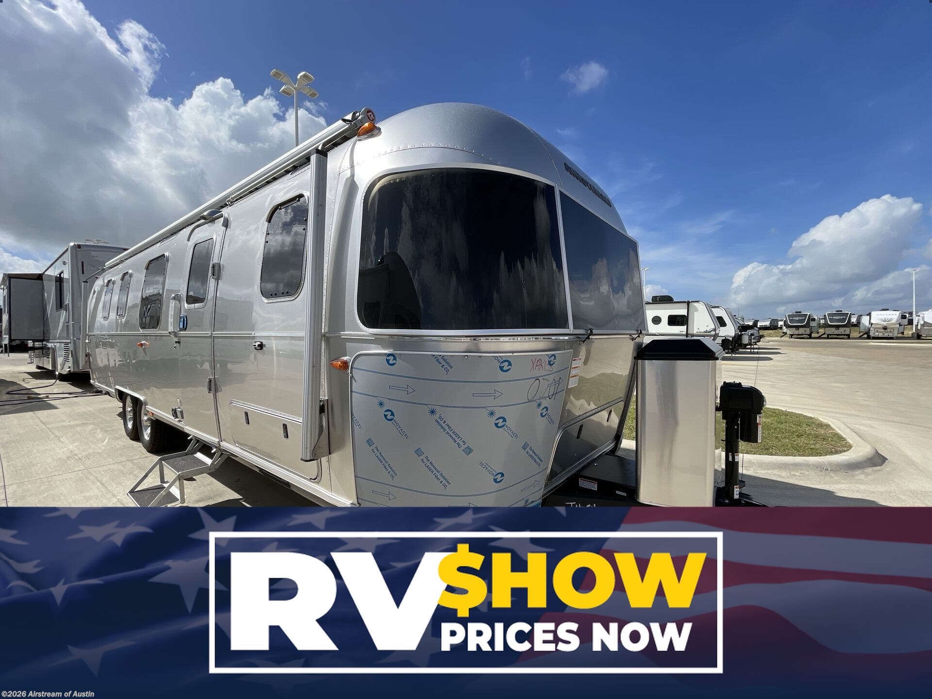 New 2026 Airstream Classic 33FB Twin available in Buda, Texas