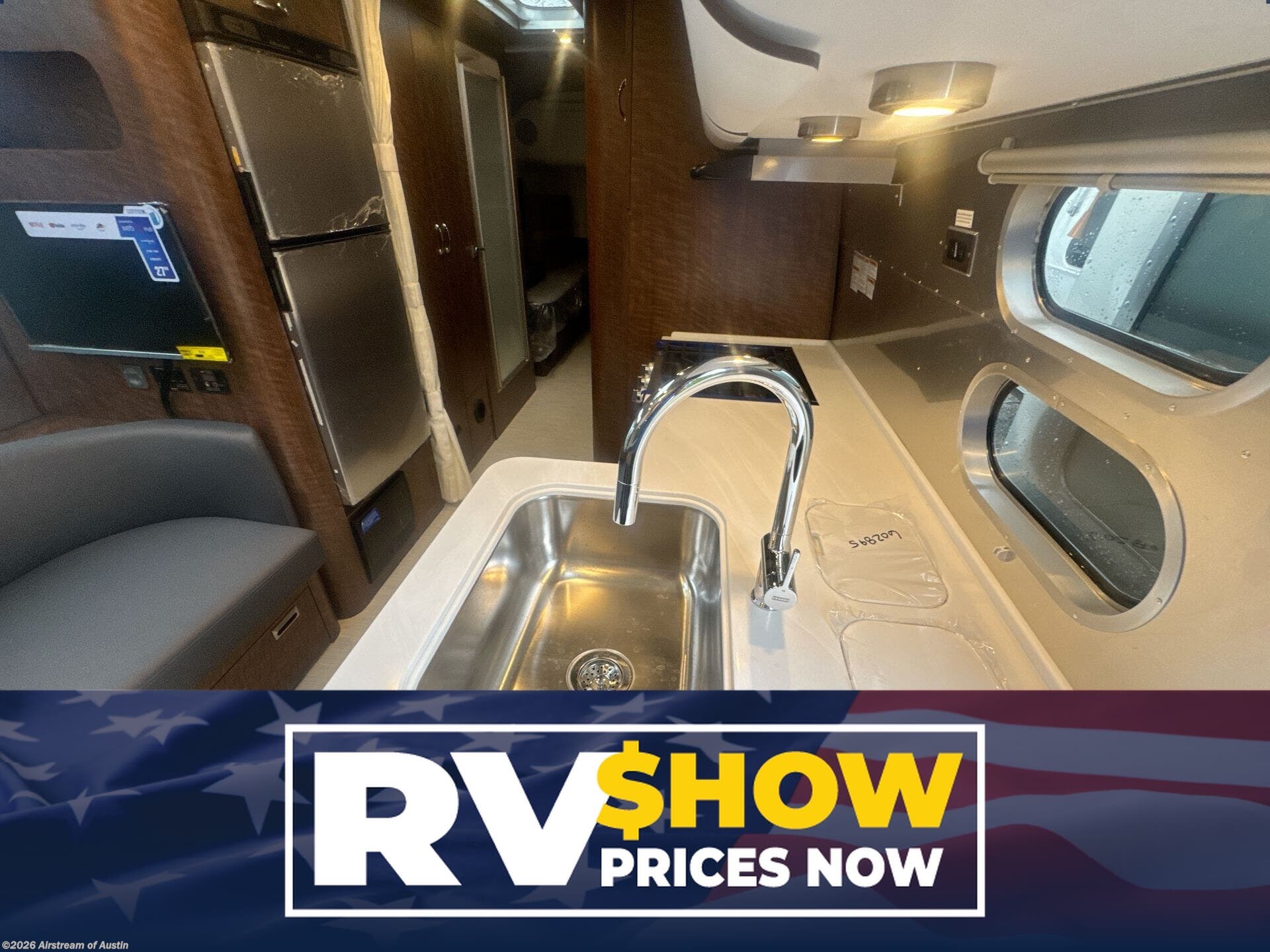New 2027 Airstream Globetrotter 27FB Twin available in Buda, Texas