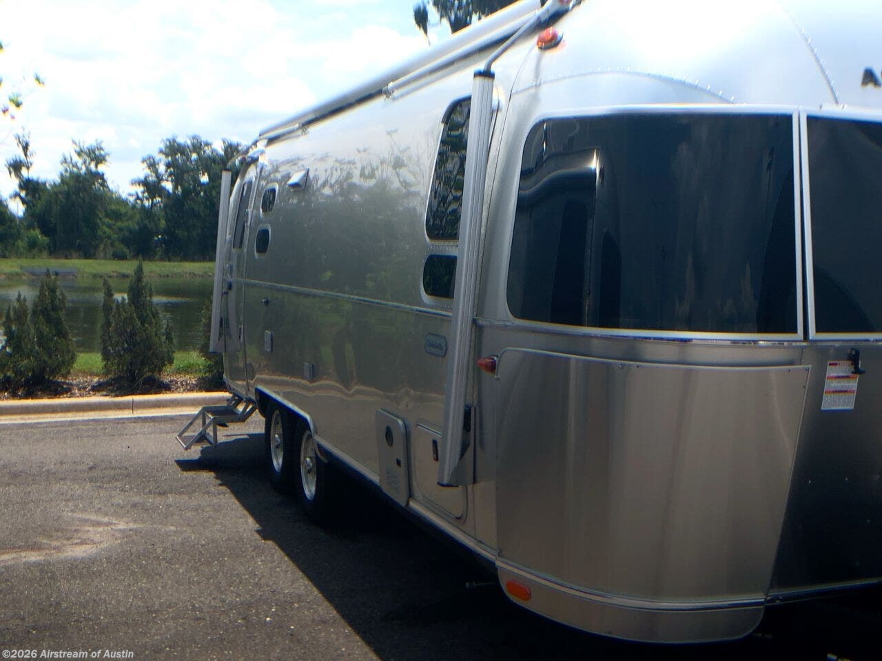 New 2027 Airstream Globetrotter 25FB available in Buda, Texas