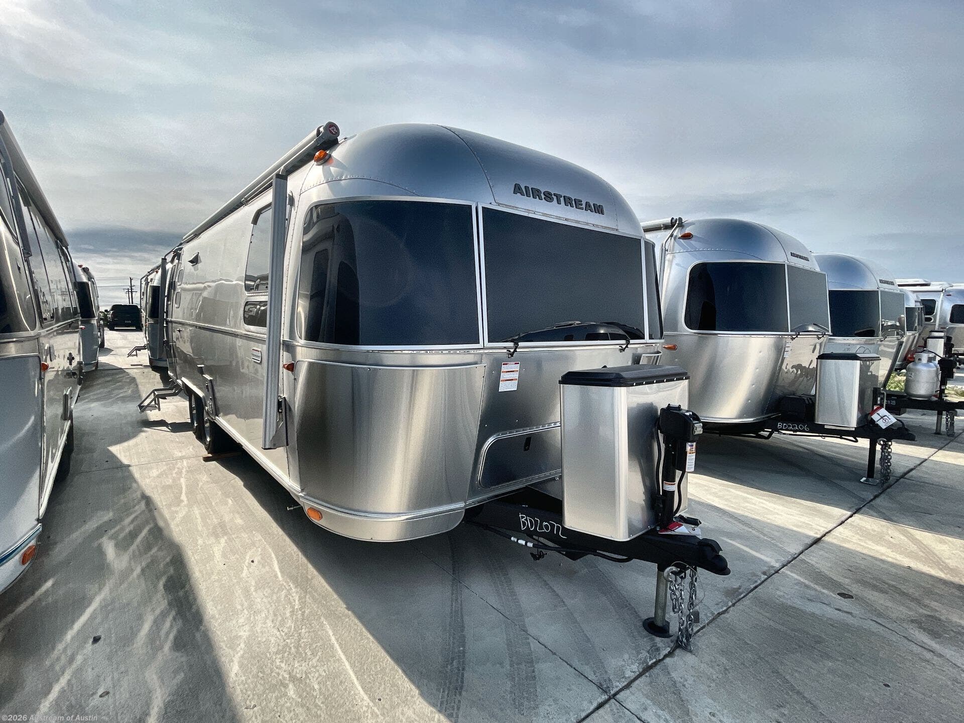 New 2027 Airstream International 27FB available in Buda, Texas